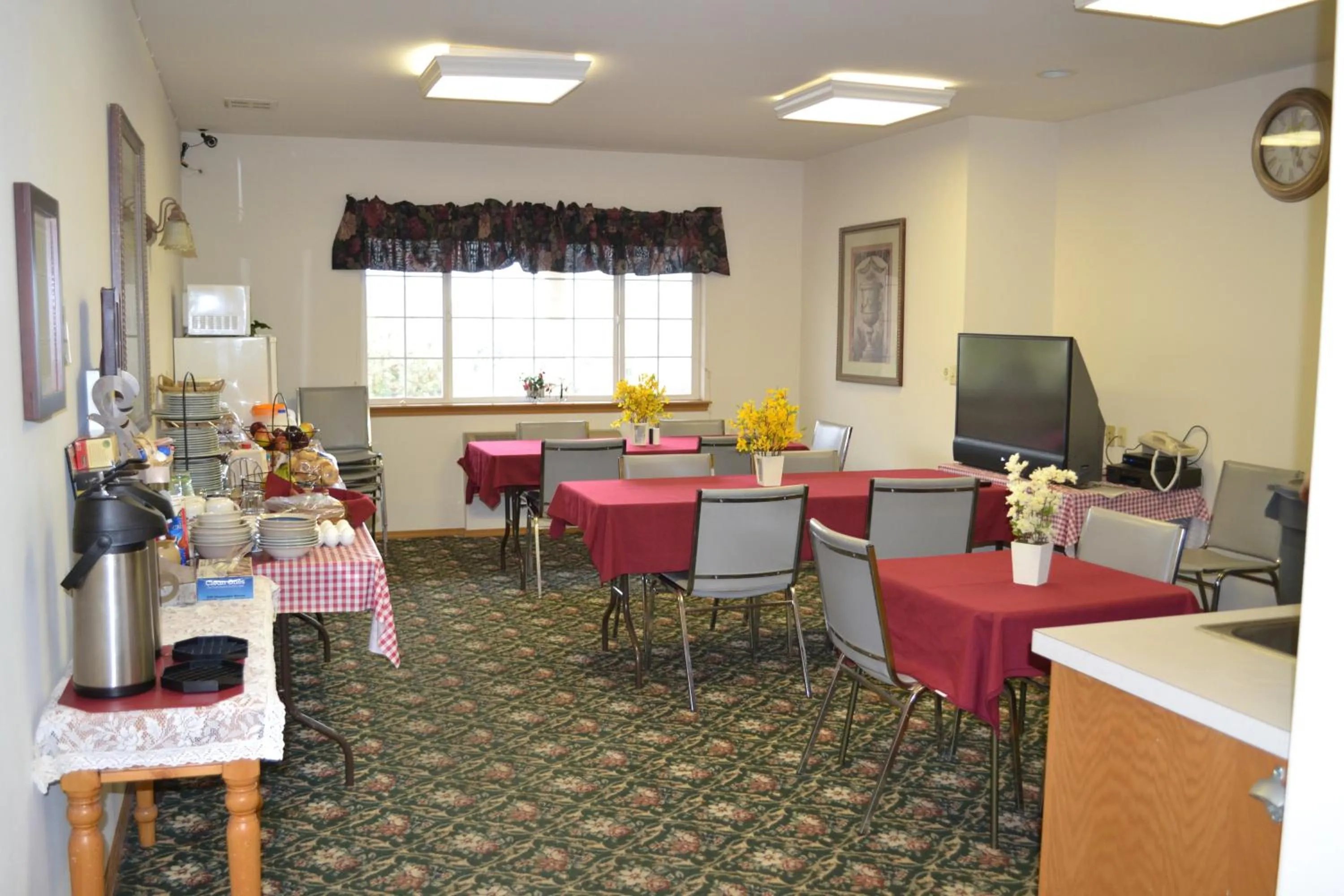 Restaurant/places to eat in Anaco Bay Inn