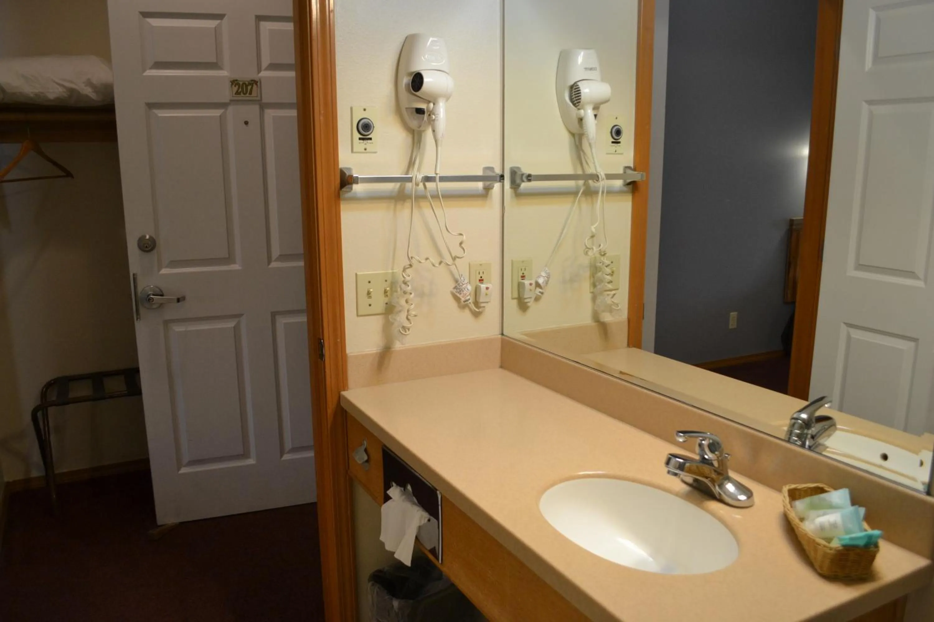 Bathroom in Anaco Bay Inn