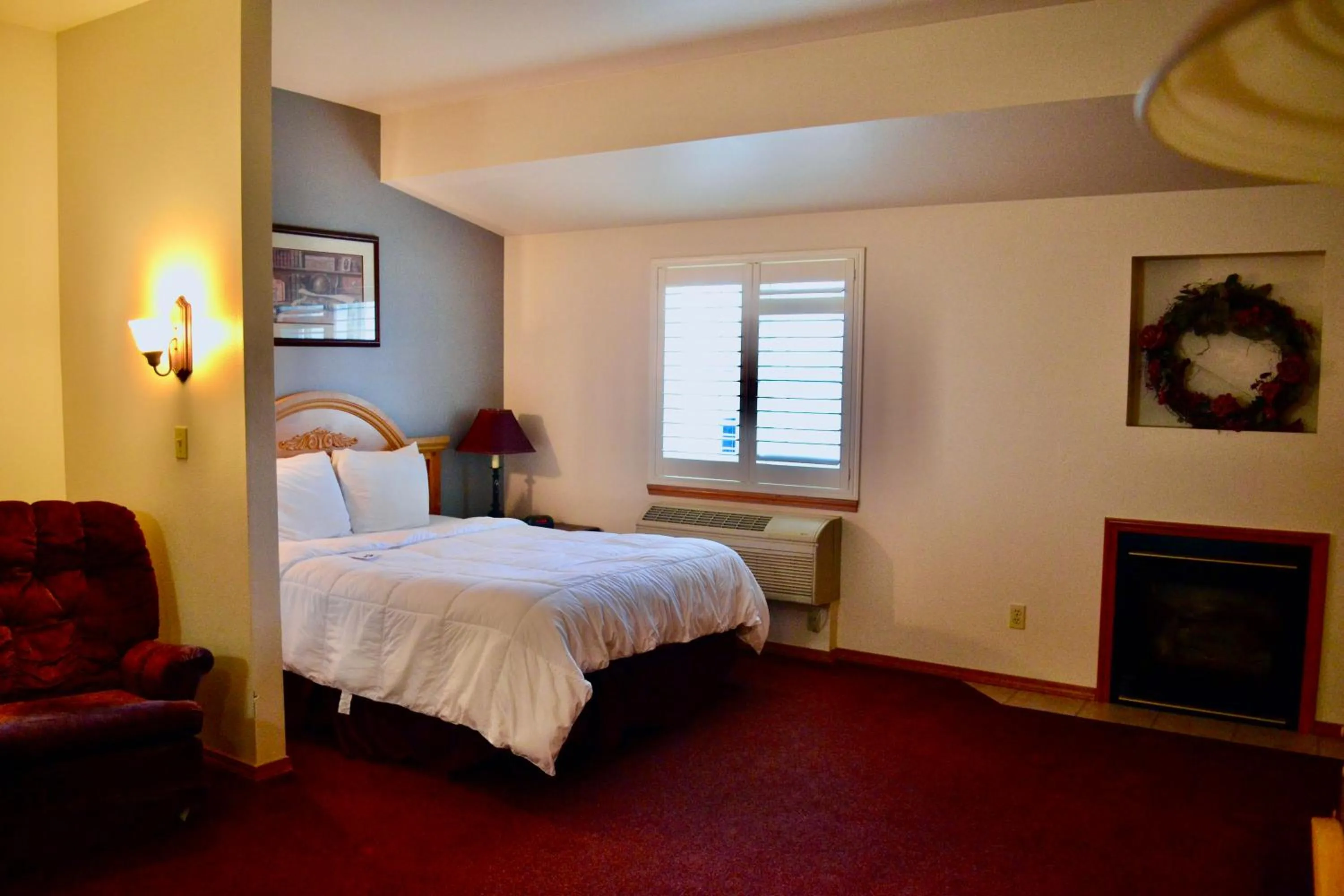 Bed in Anaco Bay Inn