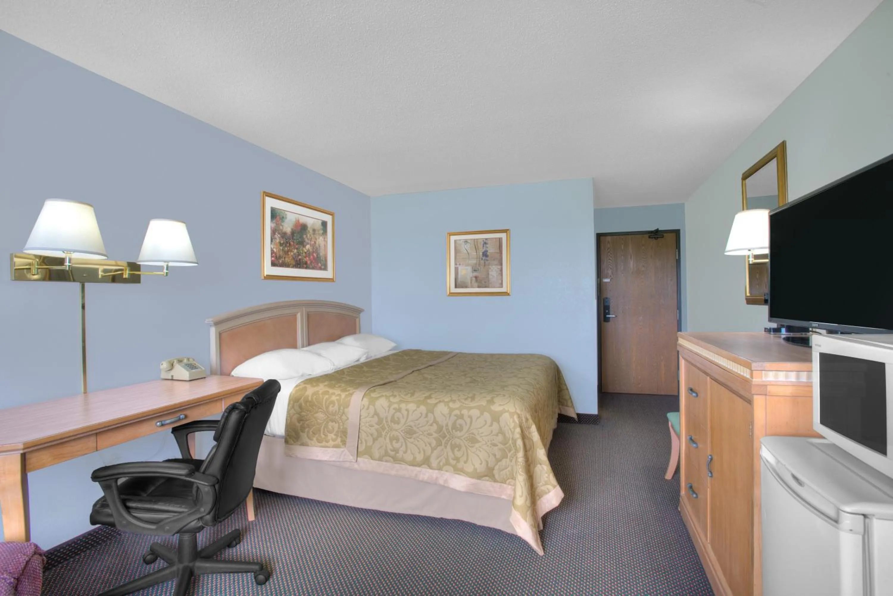 Bed in Super 8 by Wyndham Augusta