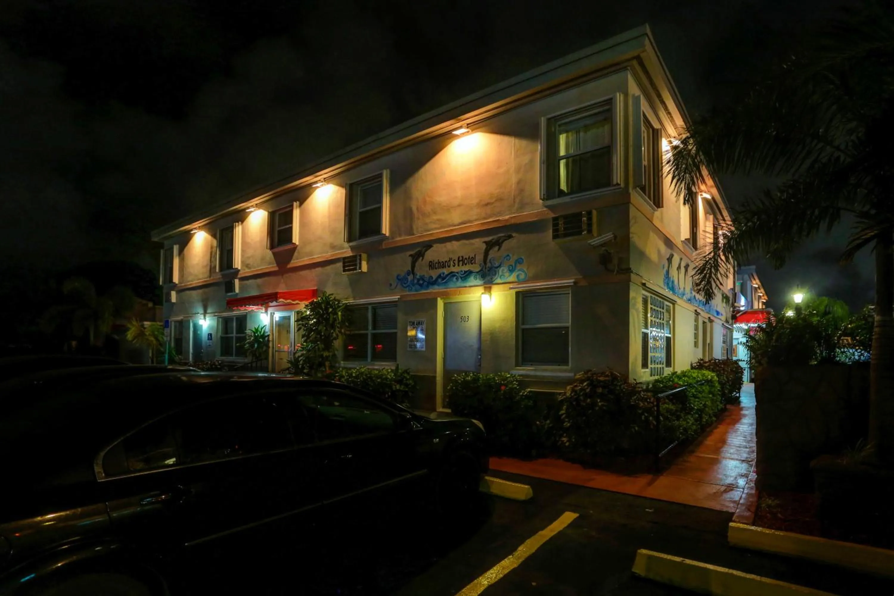 Facade/entrance in Richard's Hotel