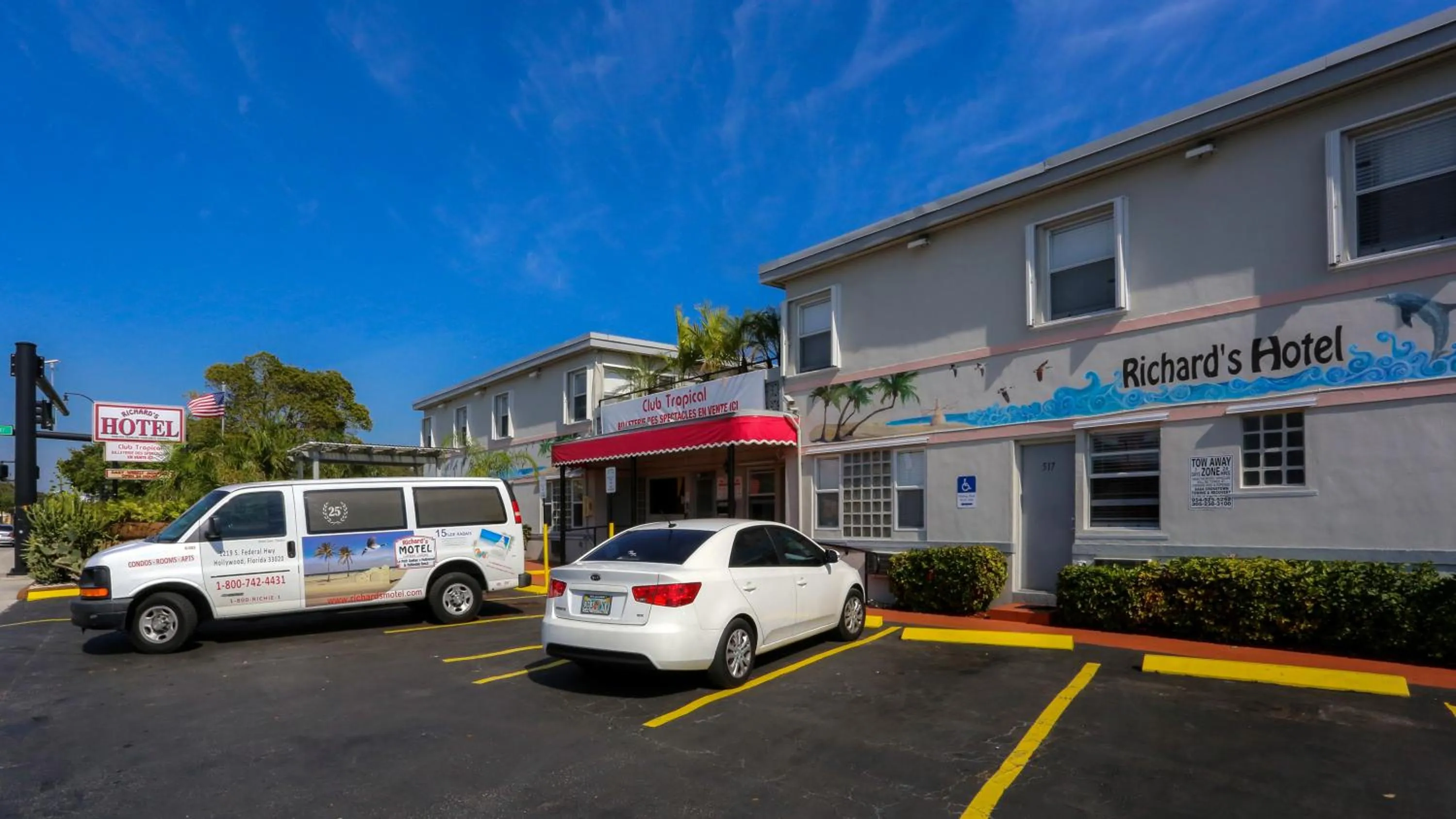 Facade/entrance in Richard's Hotel