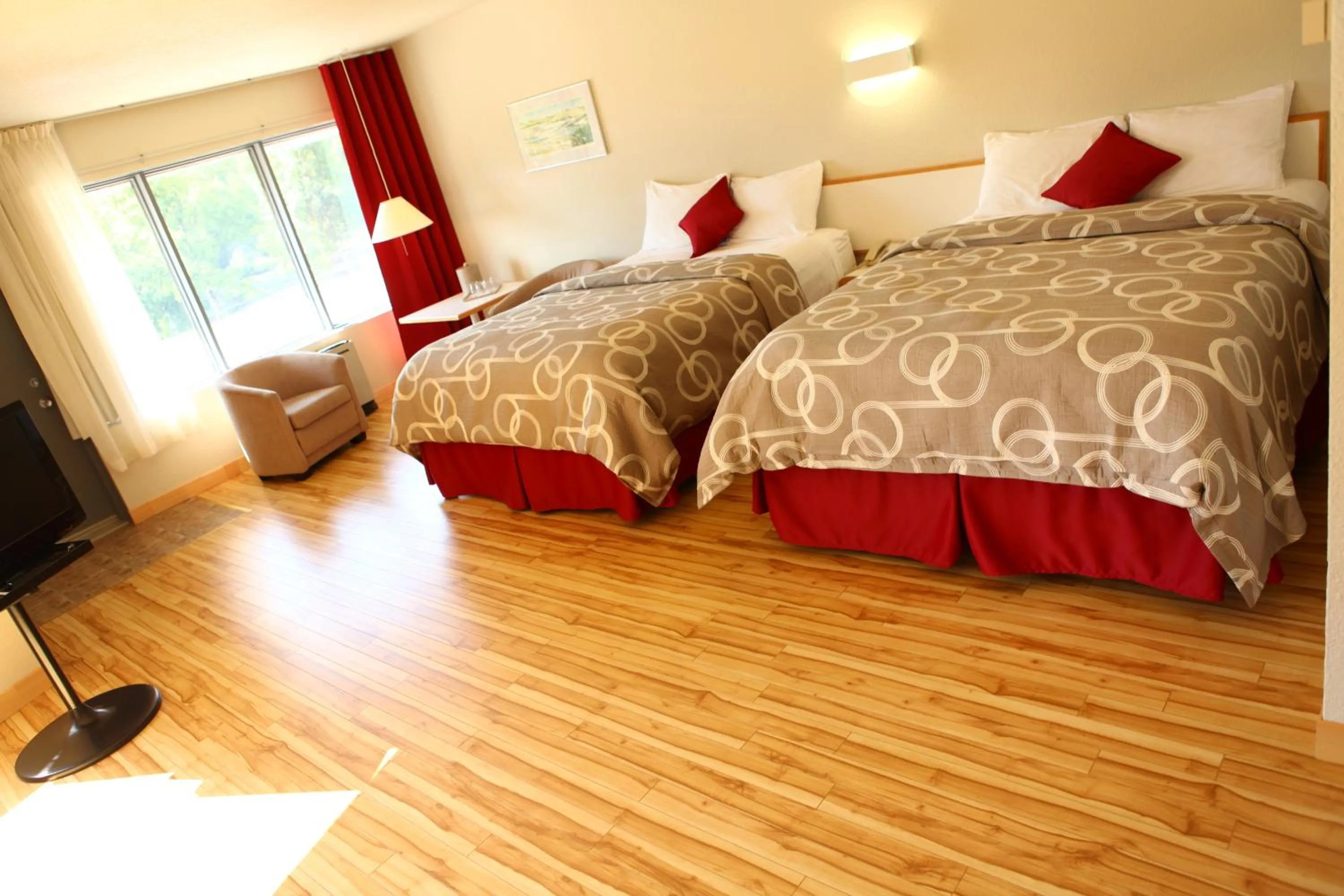 Photo of the whole room in Motel Chute des Pères