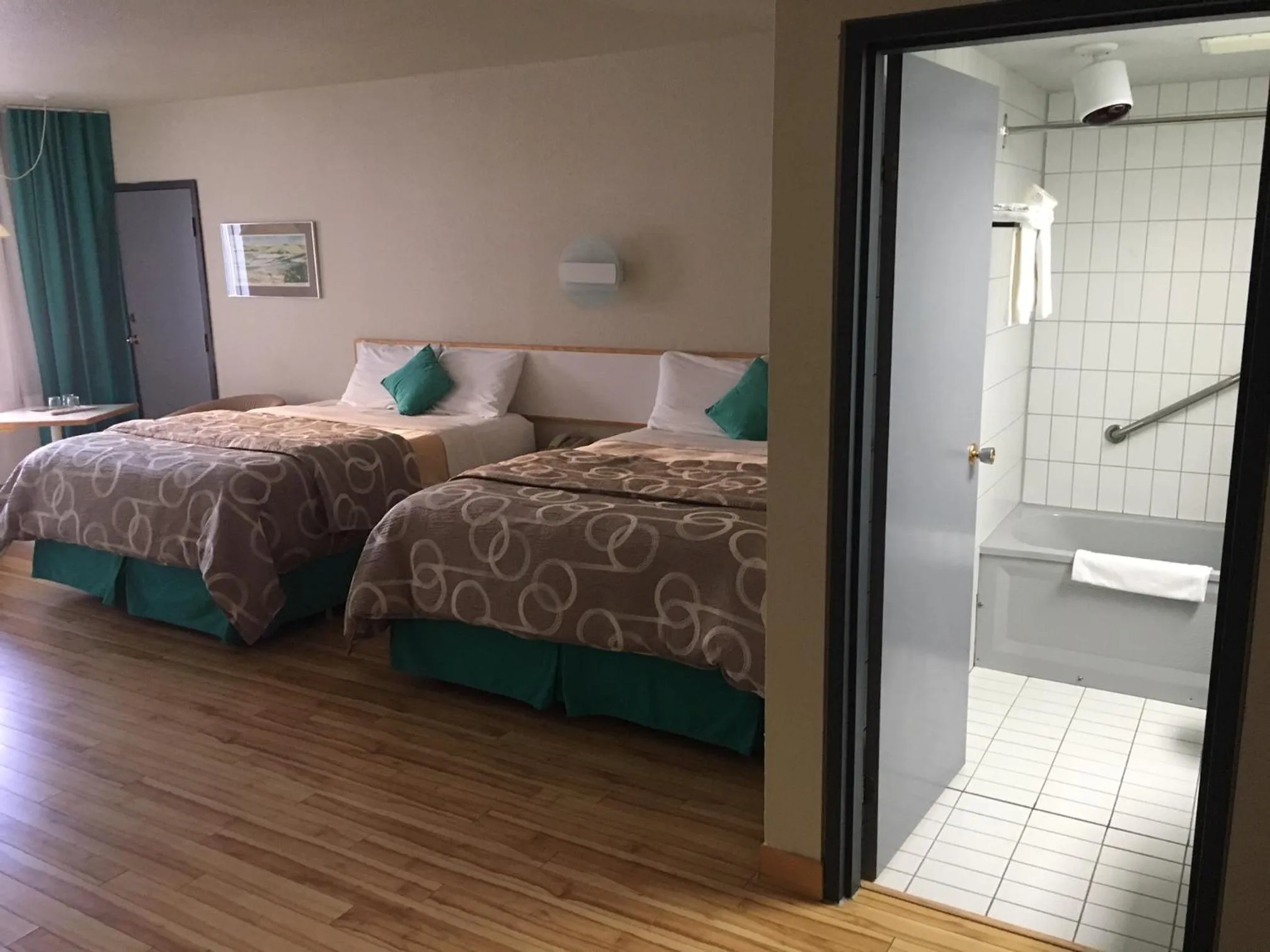 Photo of the whole room in Motel Chute des Pères