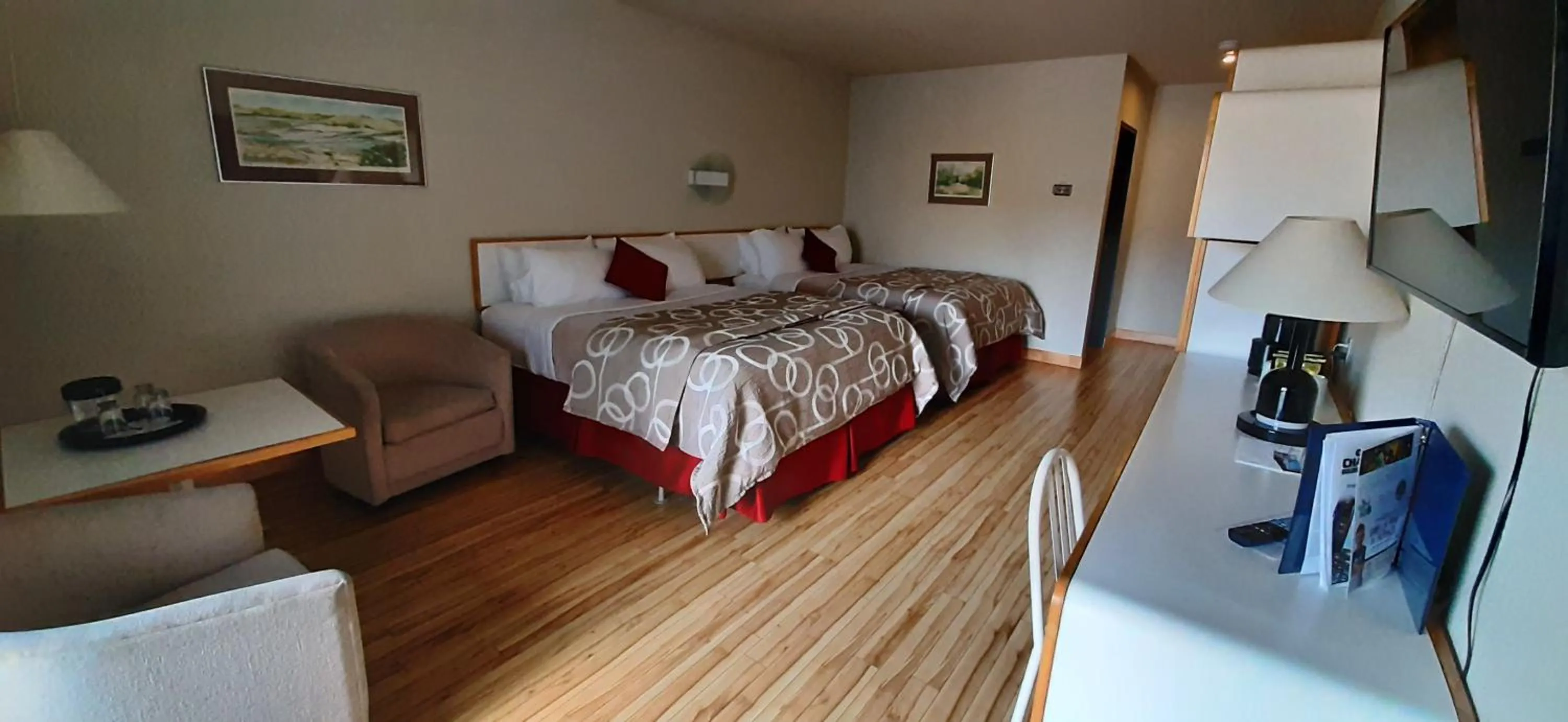 Photo of the whole room in Motel Chute des Pères