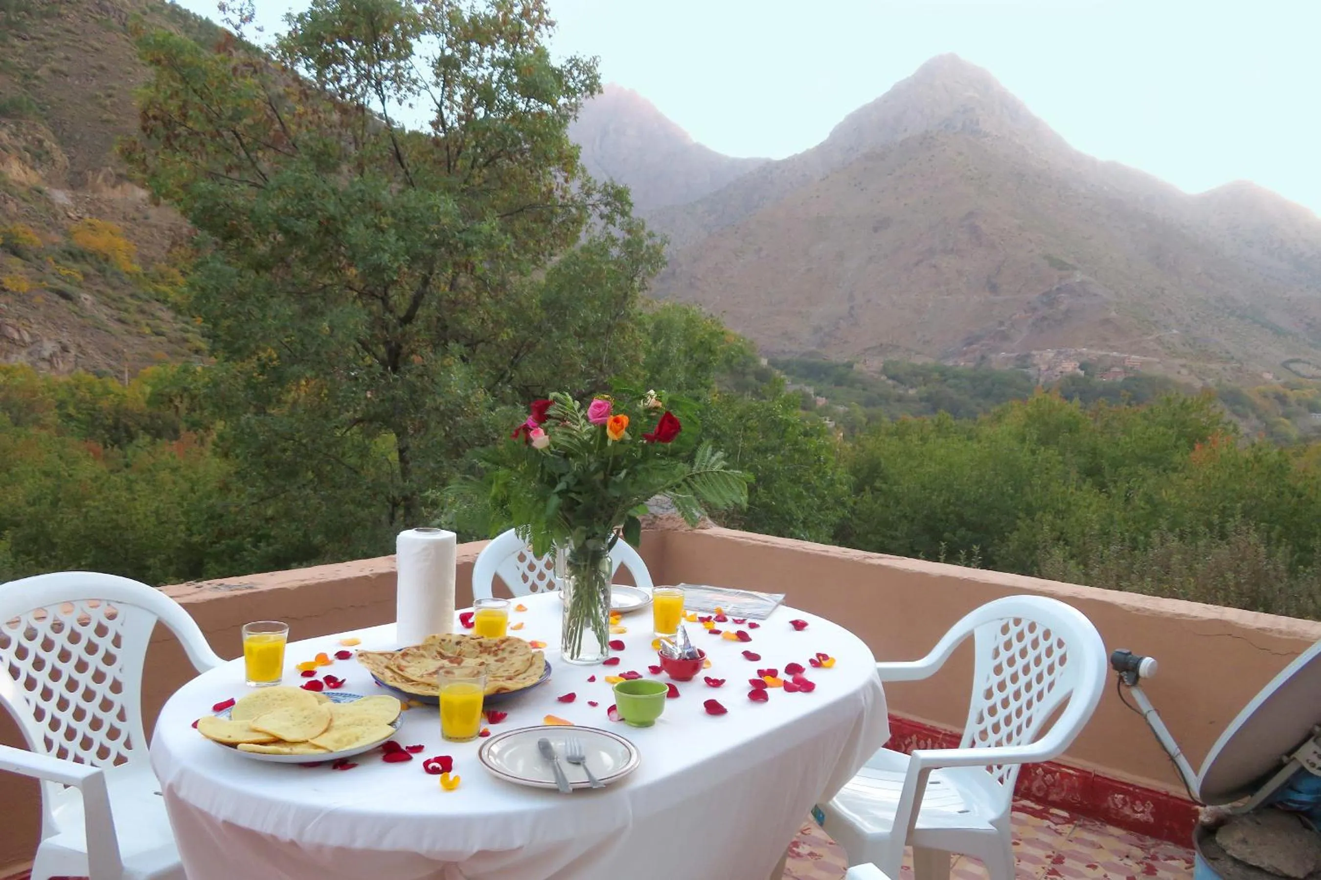 Restaurant/places to eat in Dar Adouss