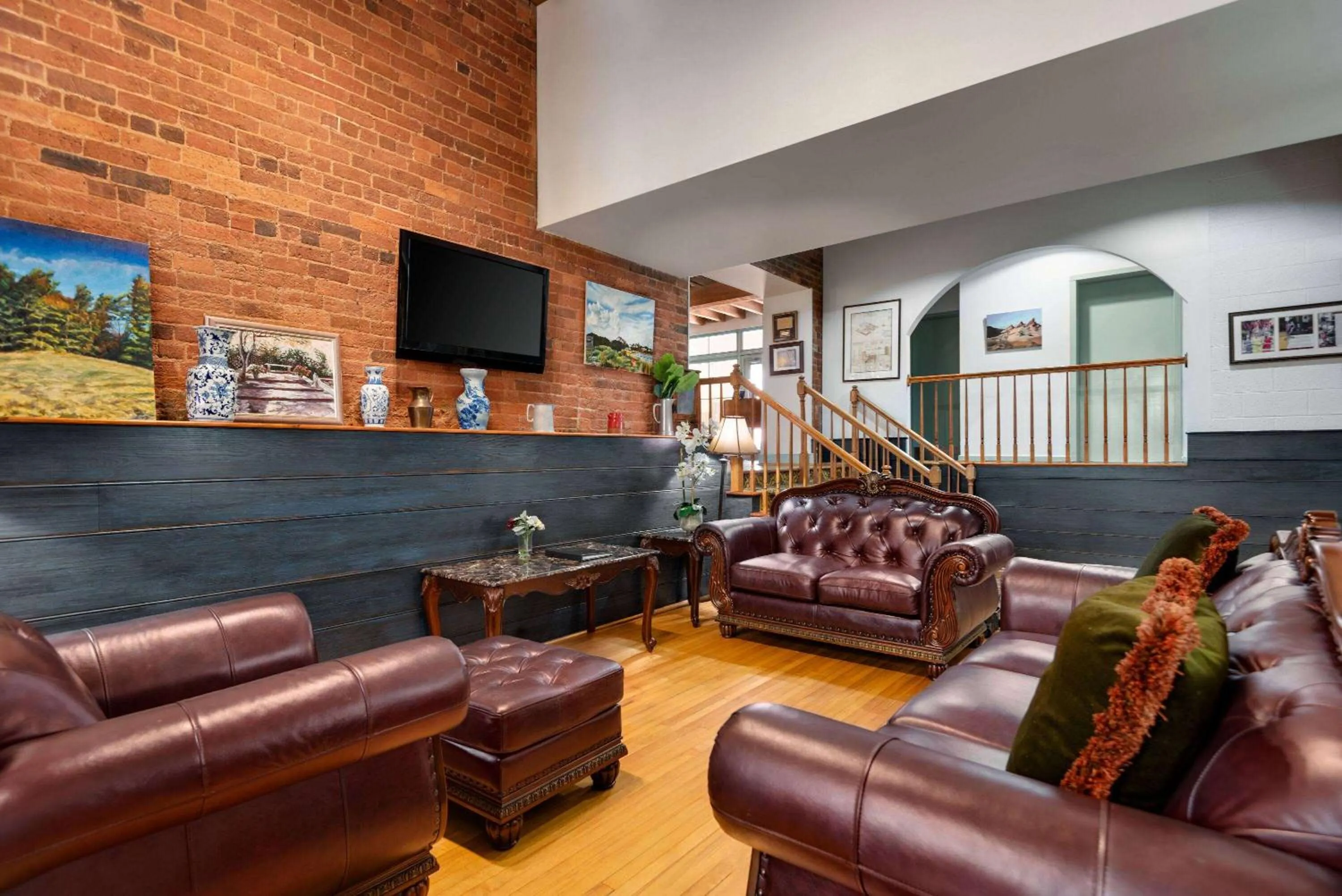 Lounge or bar in The Historic Brookstown Inn, Trademark Collection by Wyndham