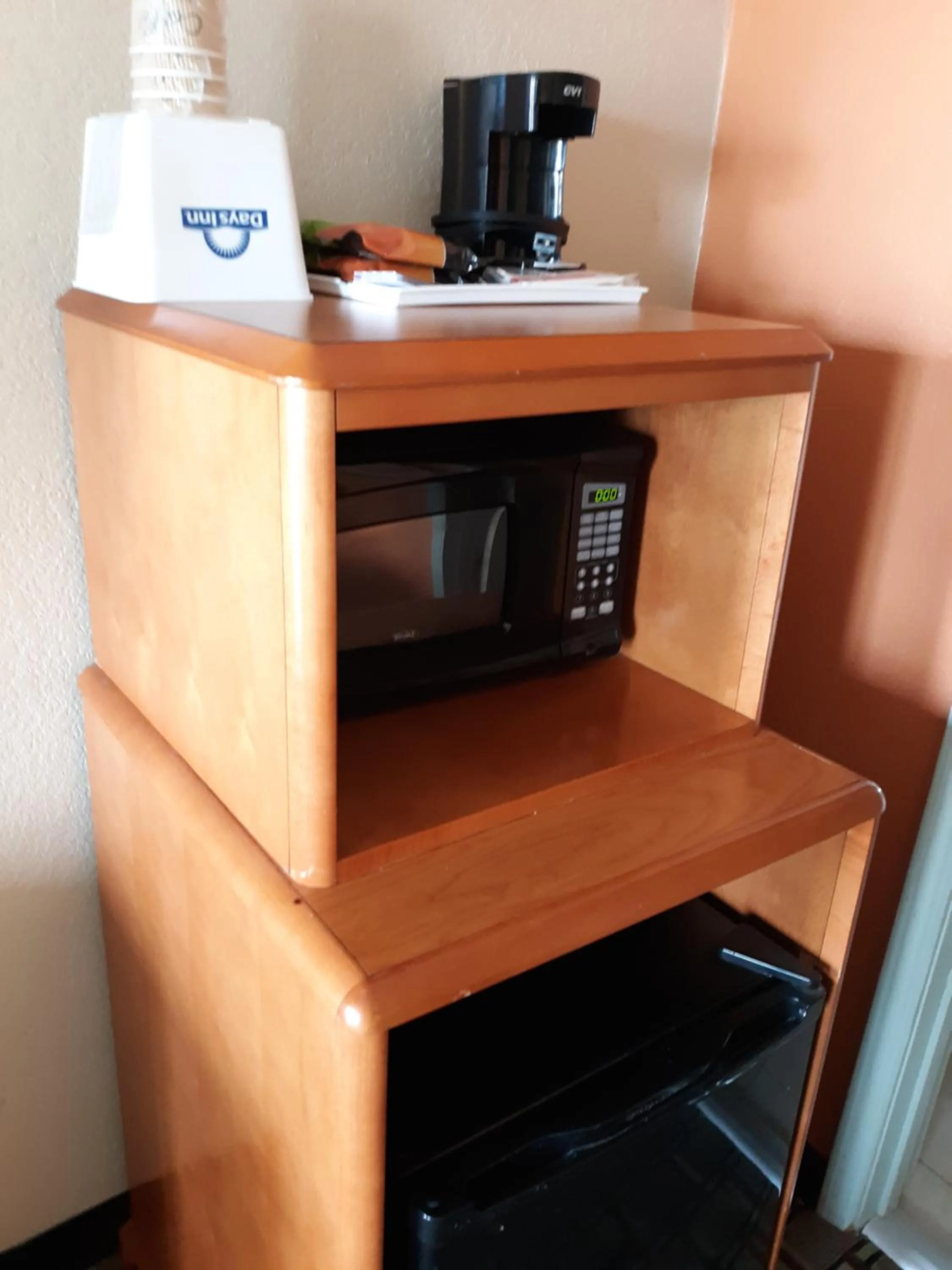 Coffee/tea facilities in Days Inn by Wyndham Blytheville