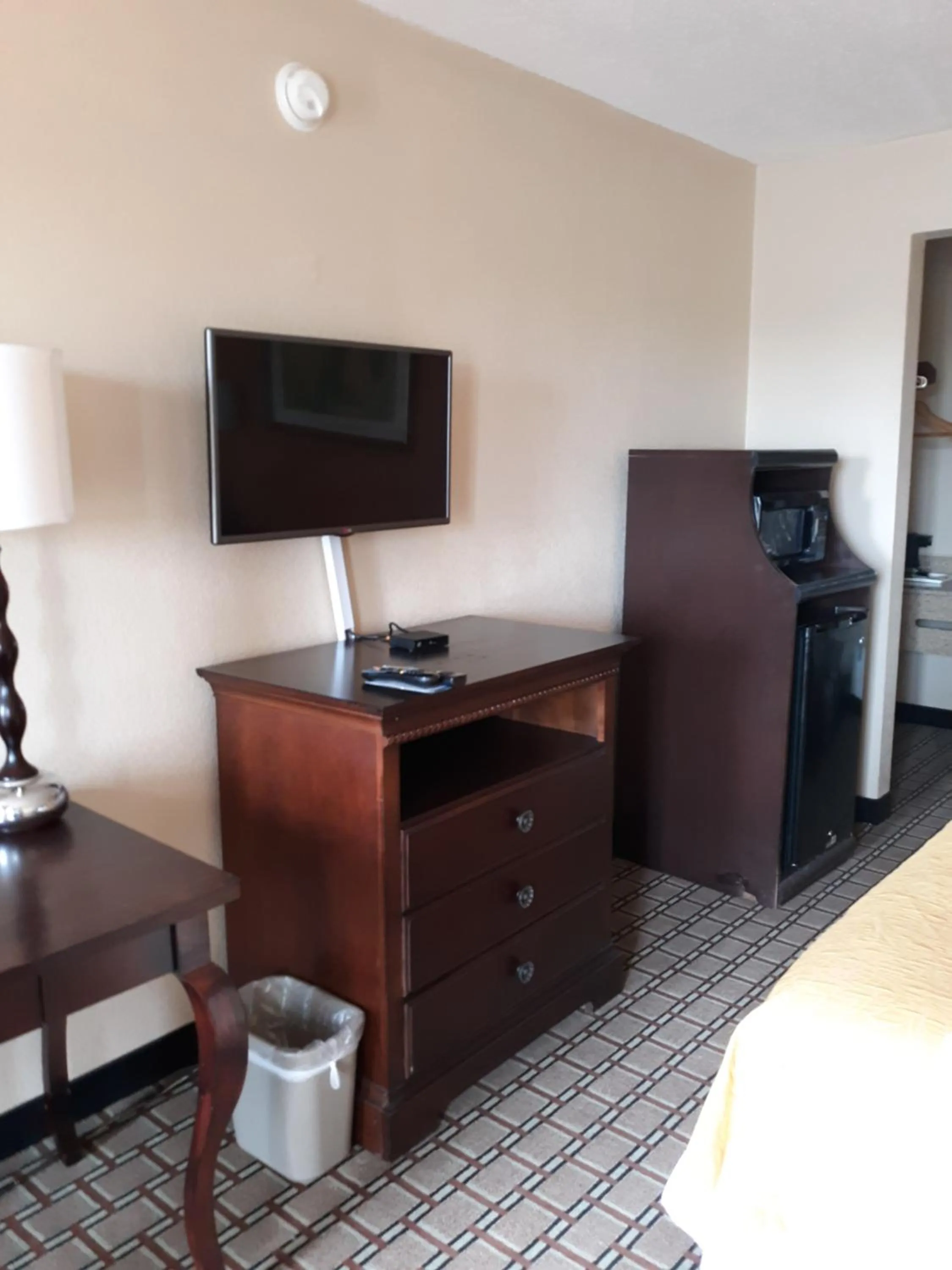 TV and multimedia in Days Inn by Wyndham Blytheville