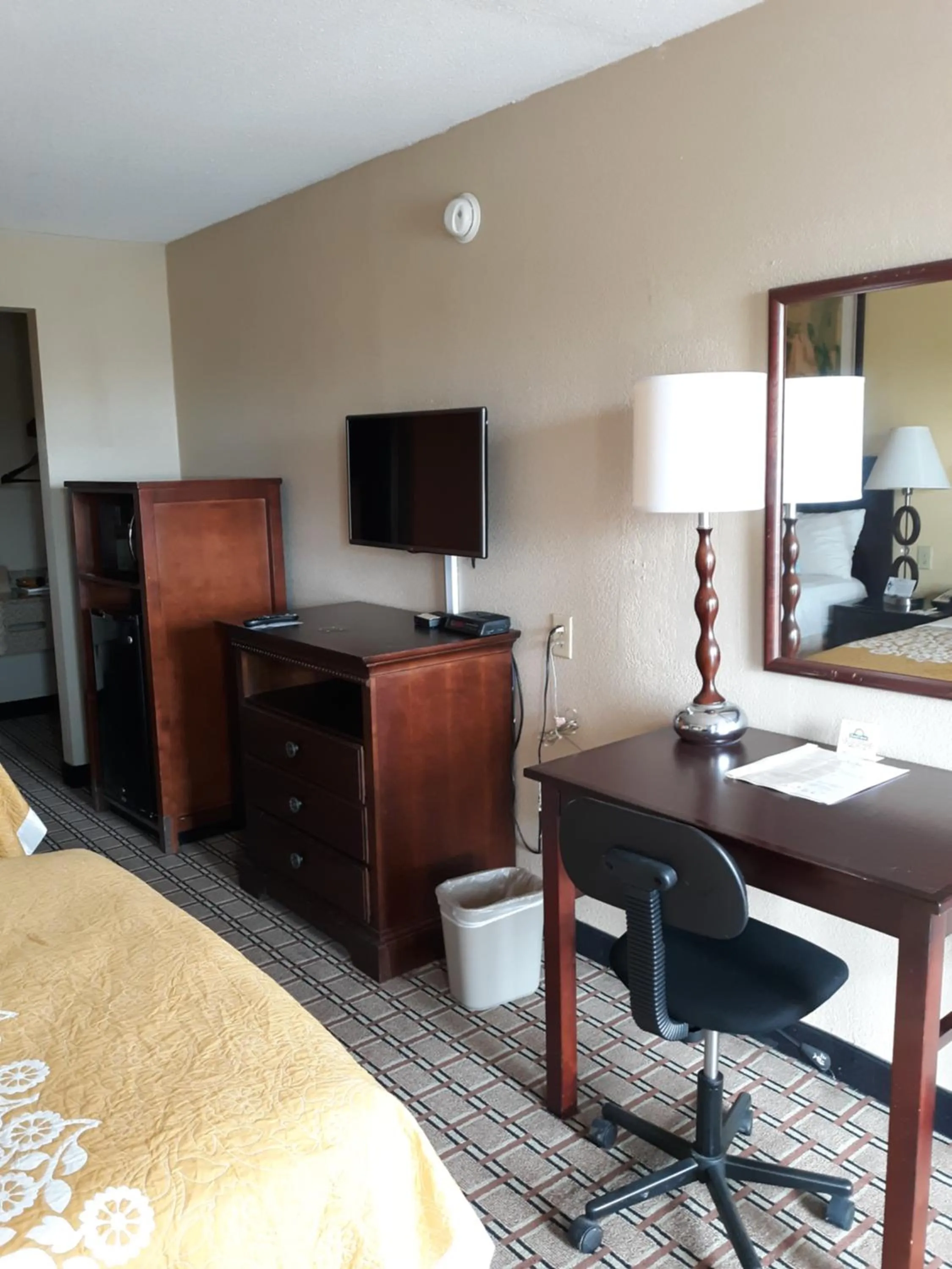 TV and multimedia in Days Inn by Wyndham Blytheville