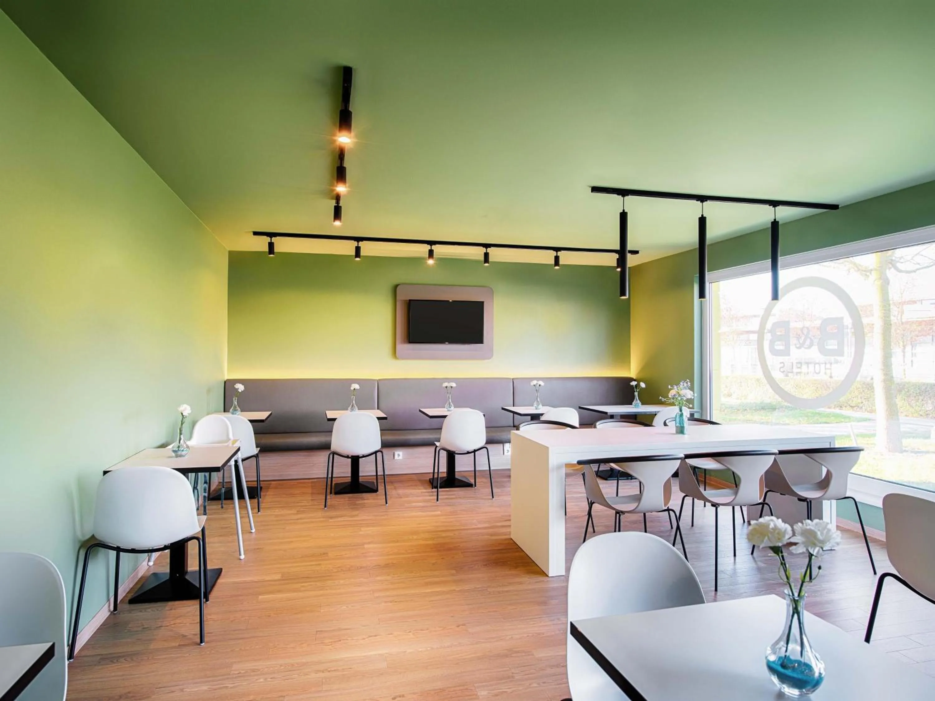 Restaurant/places to eat in B&B HOTEL Baden-Airpark