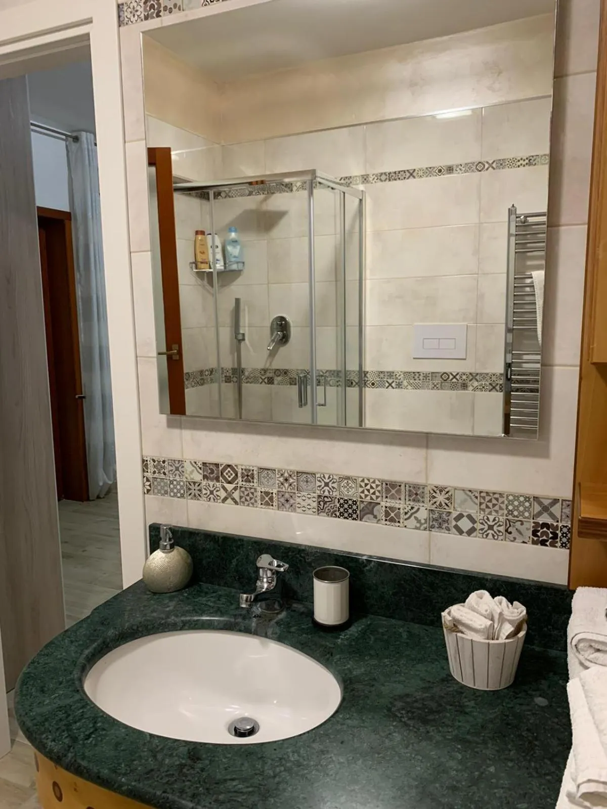 Shower in B&B IL CAVALIERE