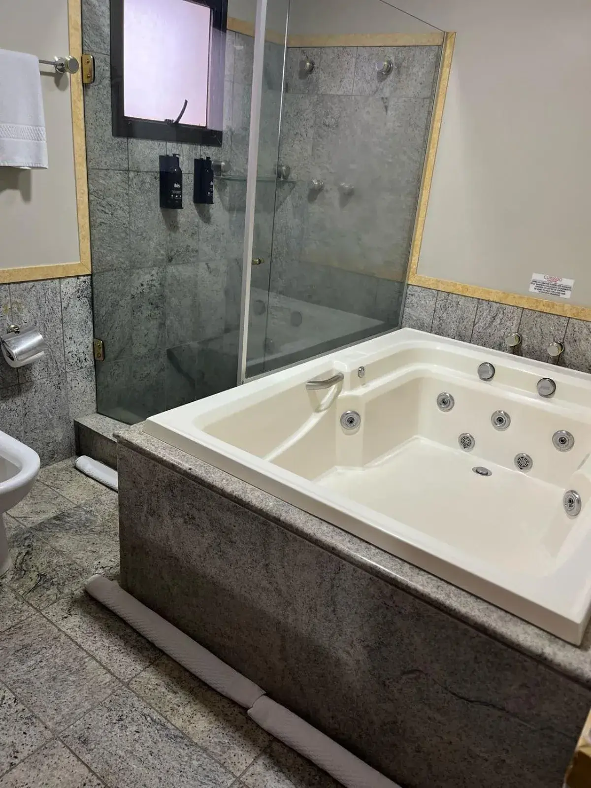 Executive Suite with King bed - single occupancy in ibis Styles Presidente Prudente Portal D'Oeste Executive Suite with King bed - single occupancy in ibis Styles Presidente Prudente Portal D'Oeste