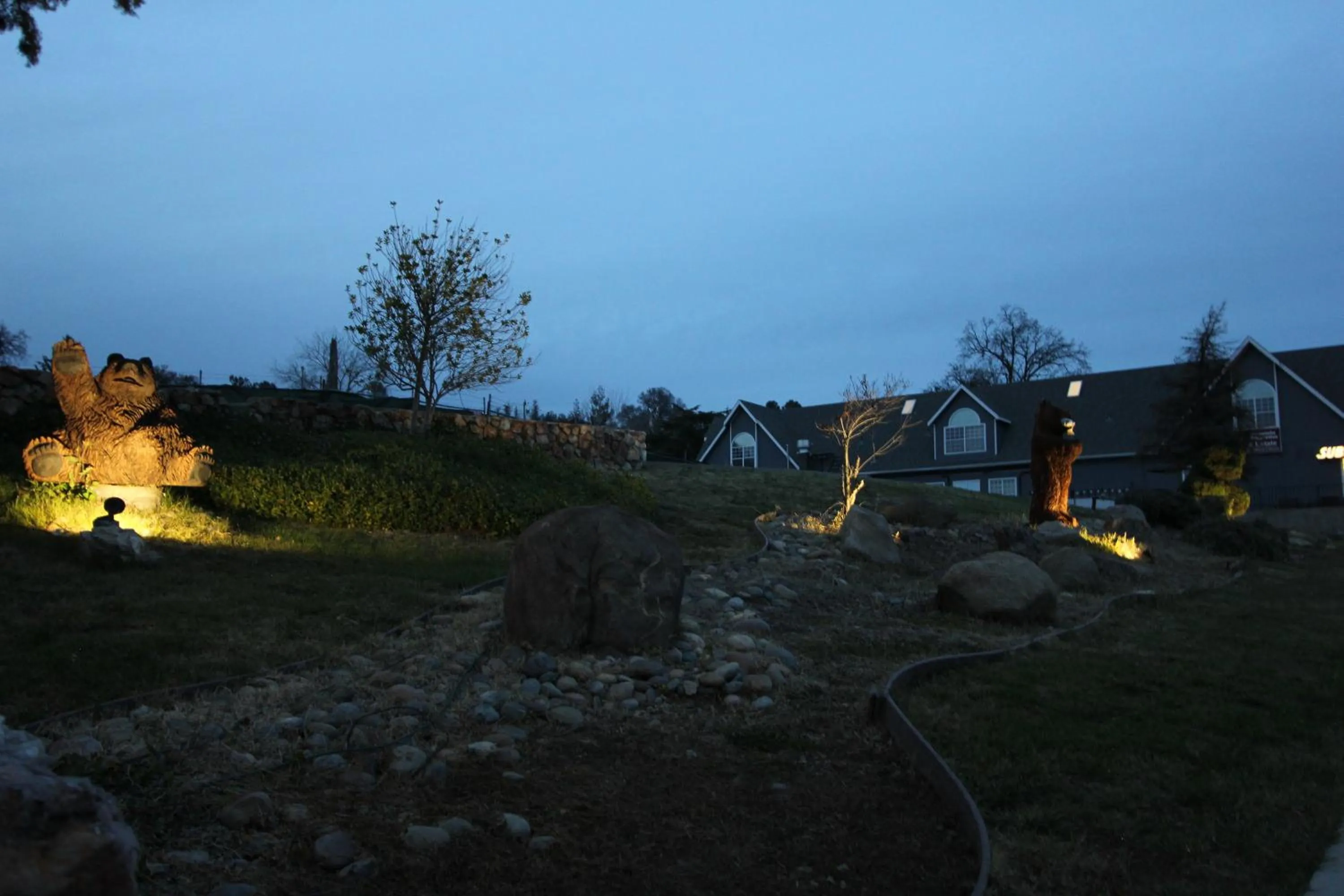 Property building in Oakhurst Lodge