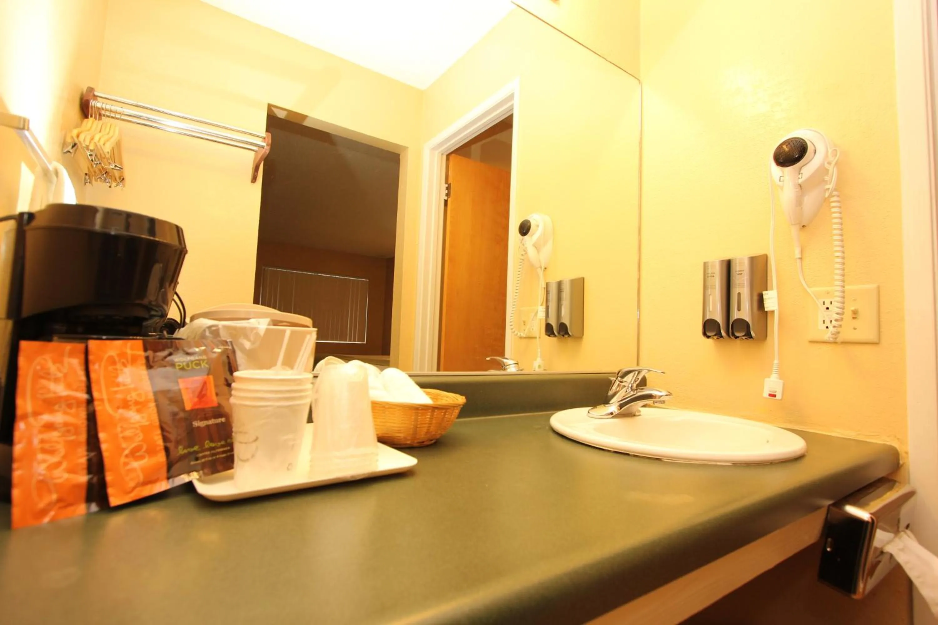 Bathroom in Oakhurst Lodge