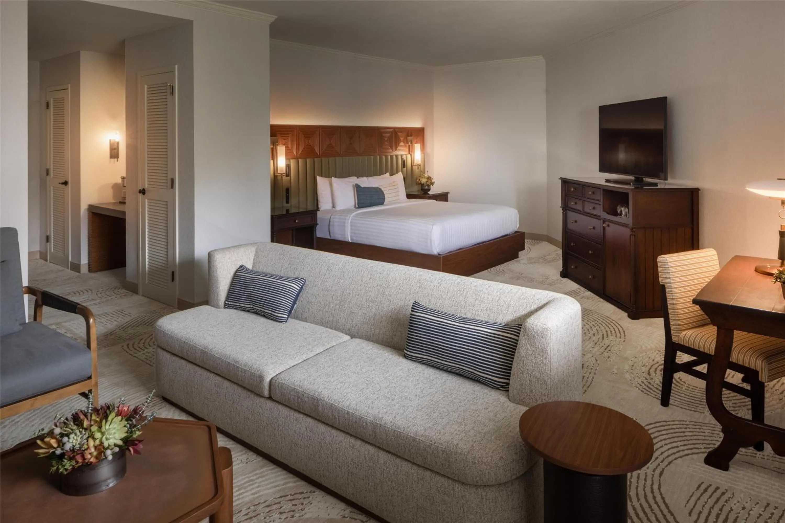 Living room, Bed in Signia by Hilton La Cantera Resort & Spa