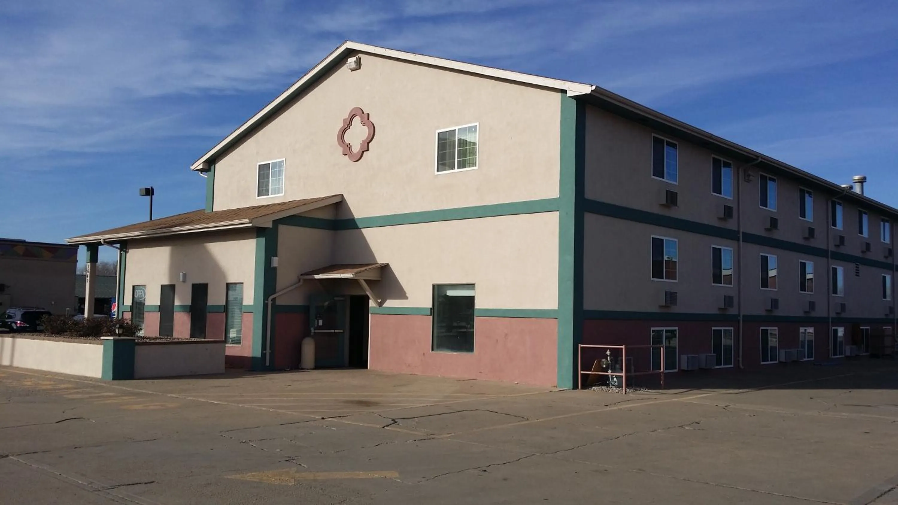 Property building in Value Inn & Suites Salina
