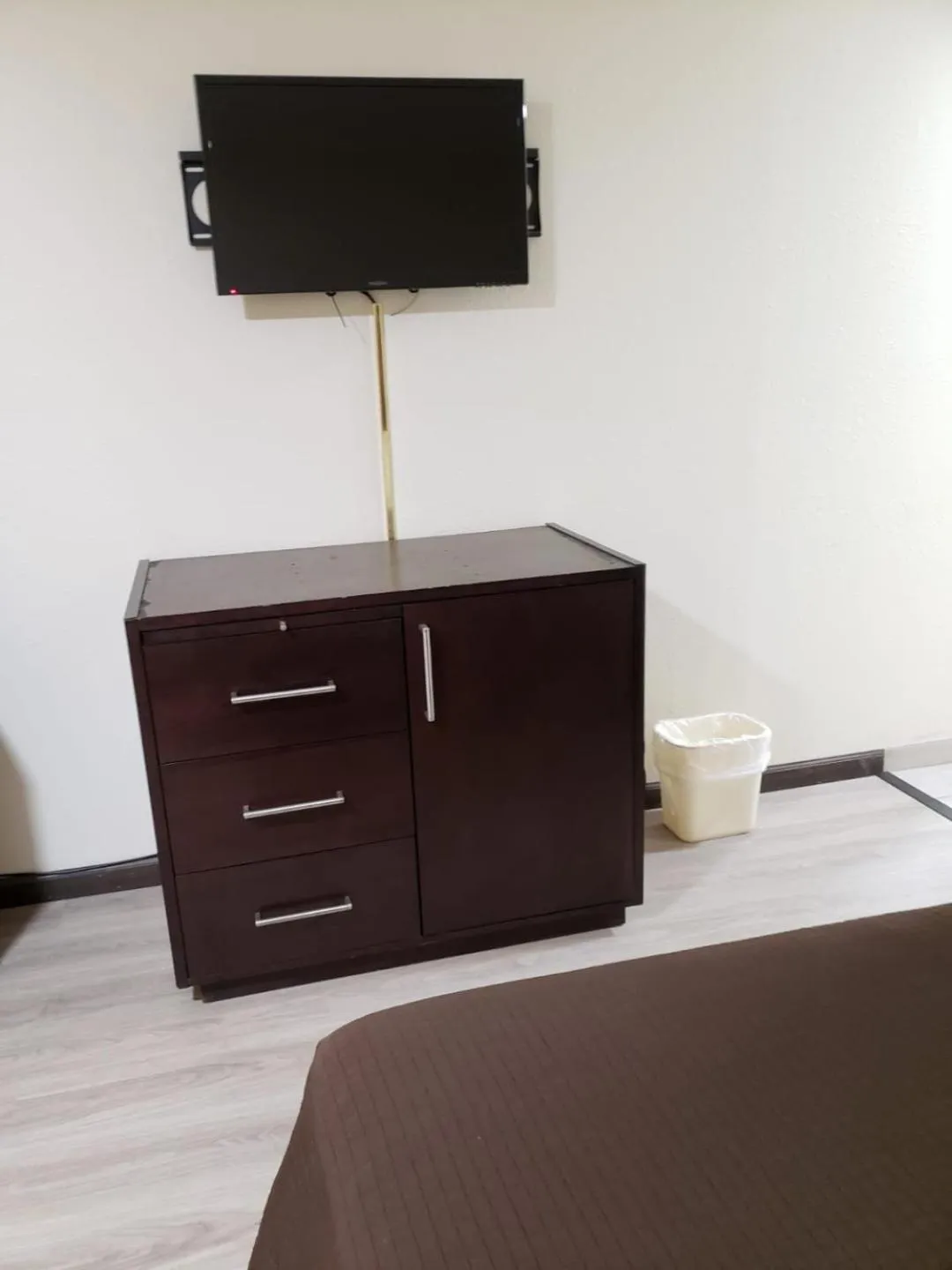 TV and multimedia in Value Inn & Suites Salina