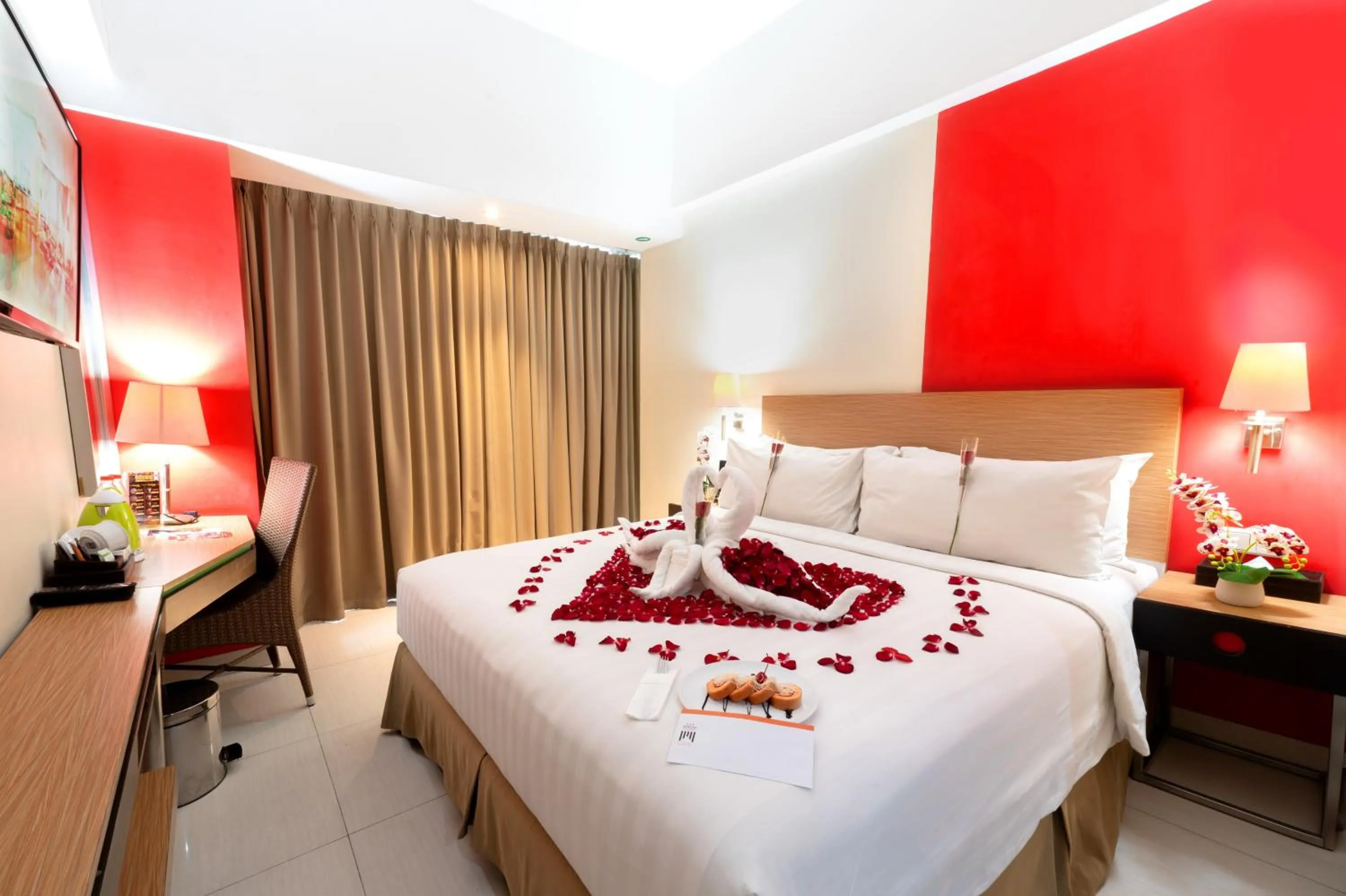 Bed in Atrium Premiere Hotel Yogyakarta Ambarukmo