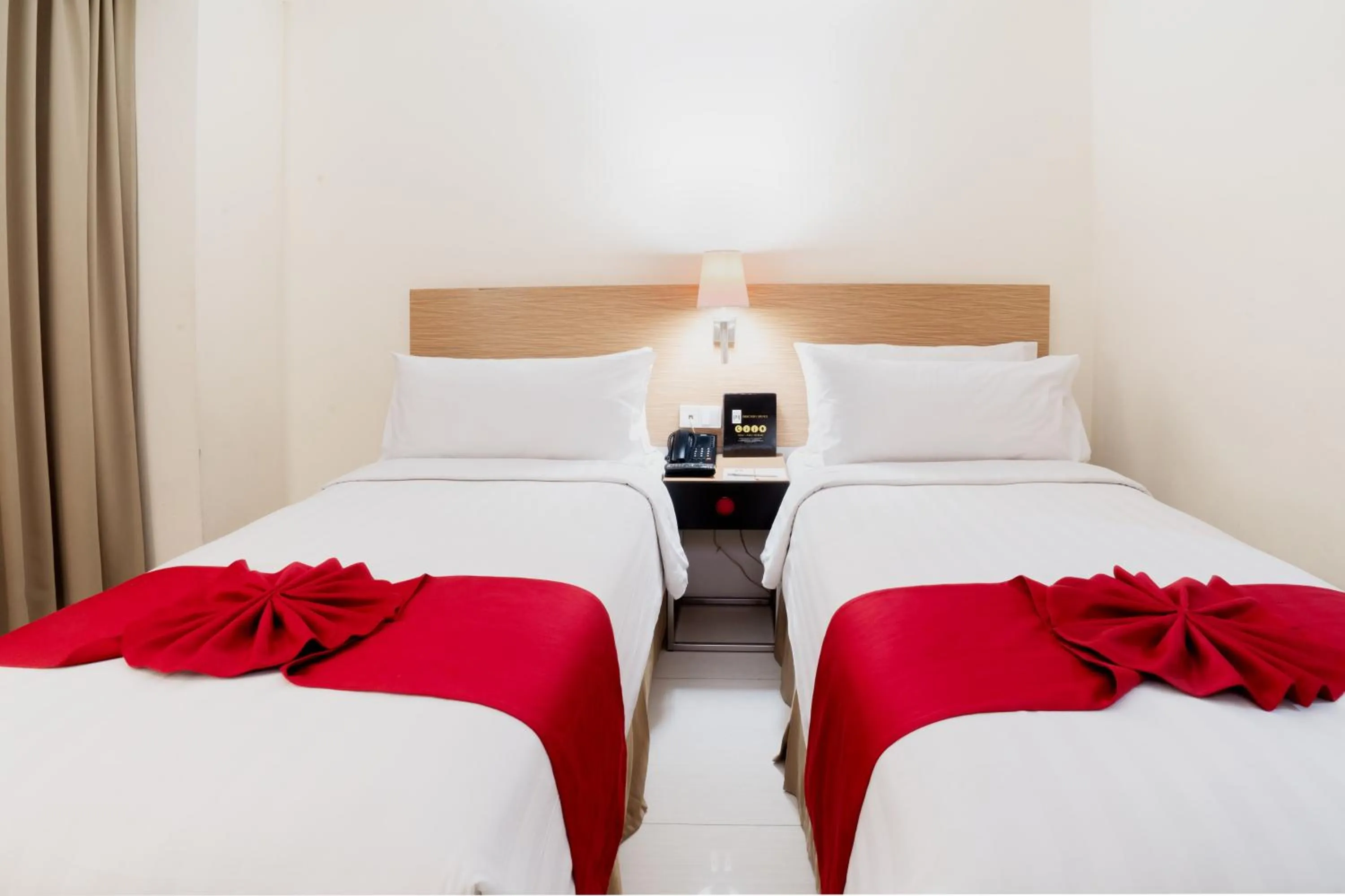 Bed in Atrium Premiere Hotel Yogyakarta Ambarukmo