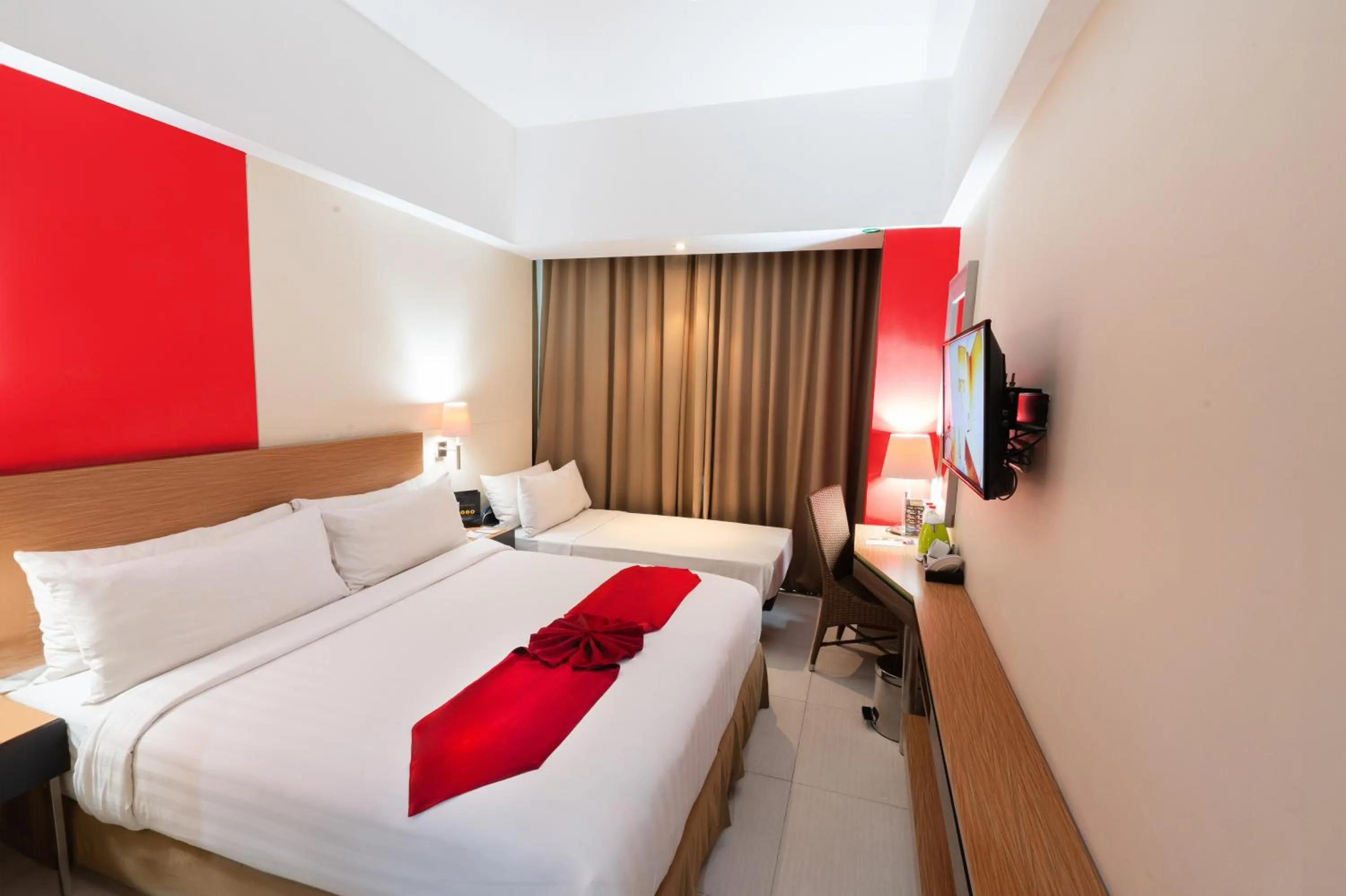 Bed in Atrium Premiere Hotel Yogyakarta Ambarukmo