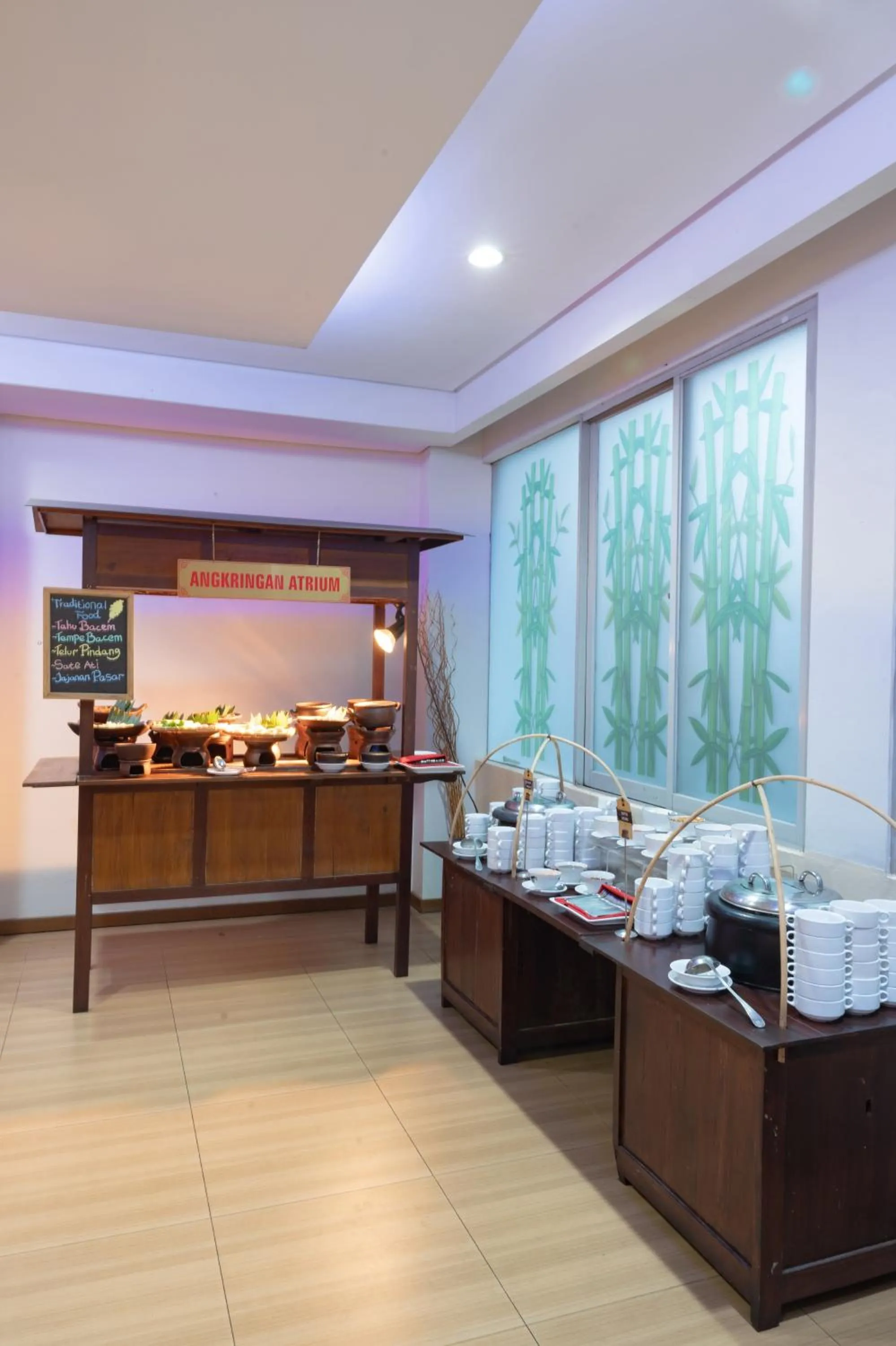 Restaurant/places to eat in Atrium Premiere Hotel Yogyakarta Ambarukmo