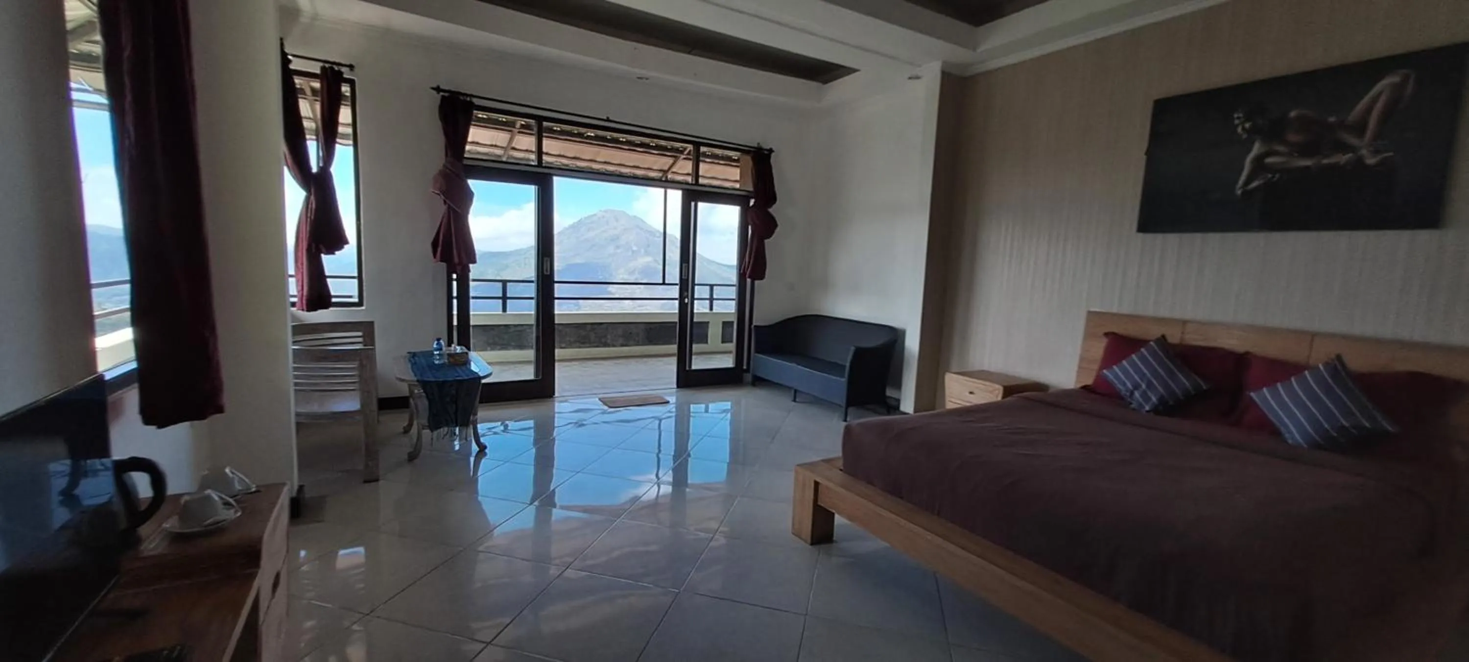 Photo of the whole room in The Kayuan