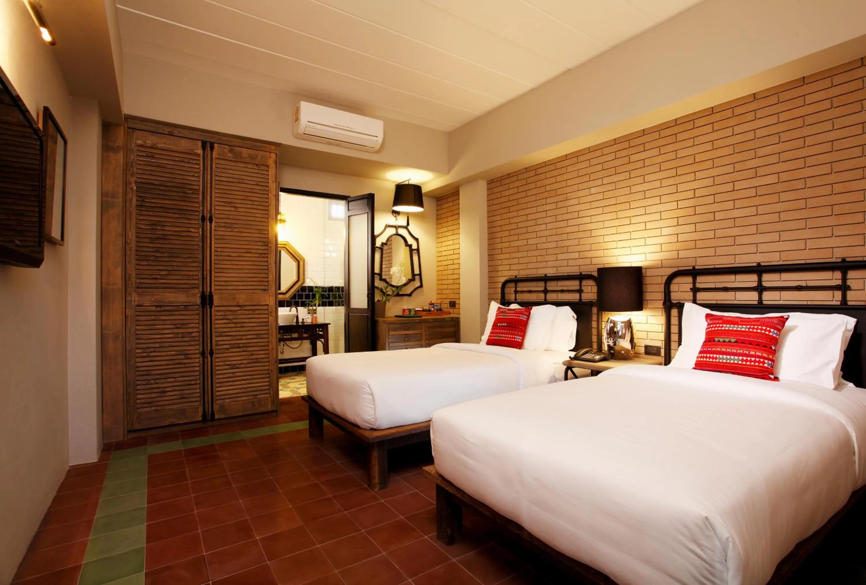 Photo of the whole room, Bed in Baan Chart