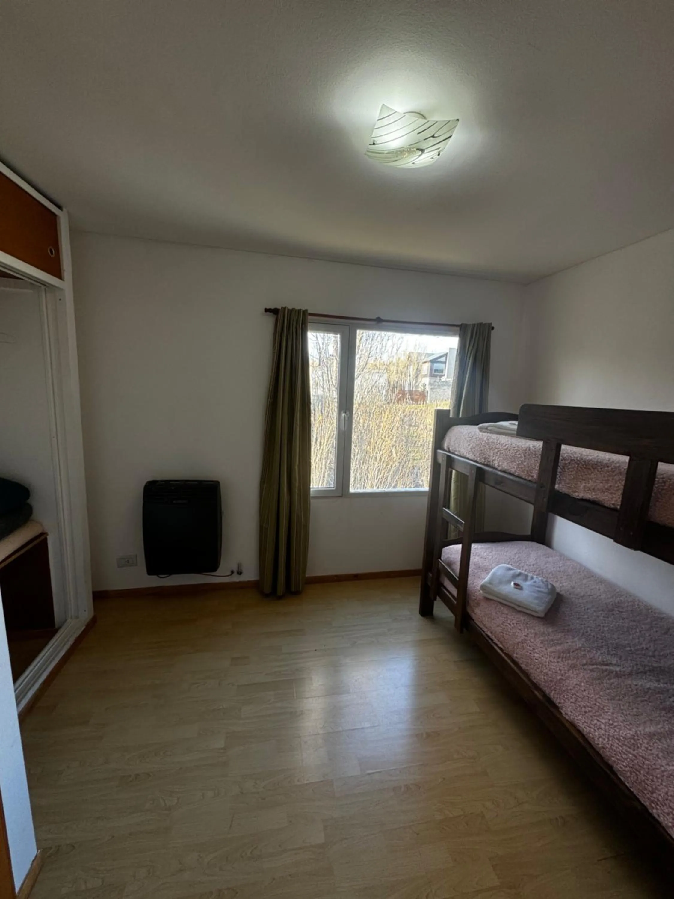 Bedroom, Bed in Flamenco Bay Apartments