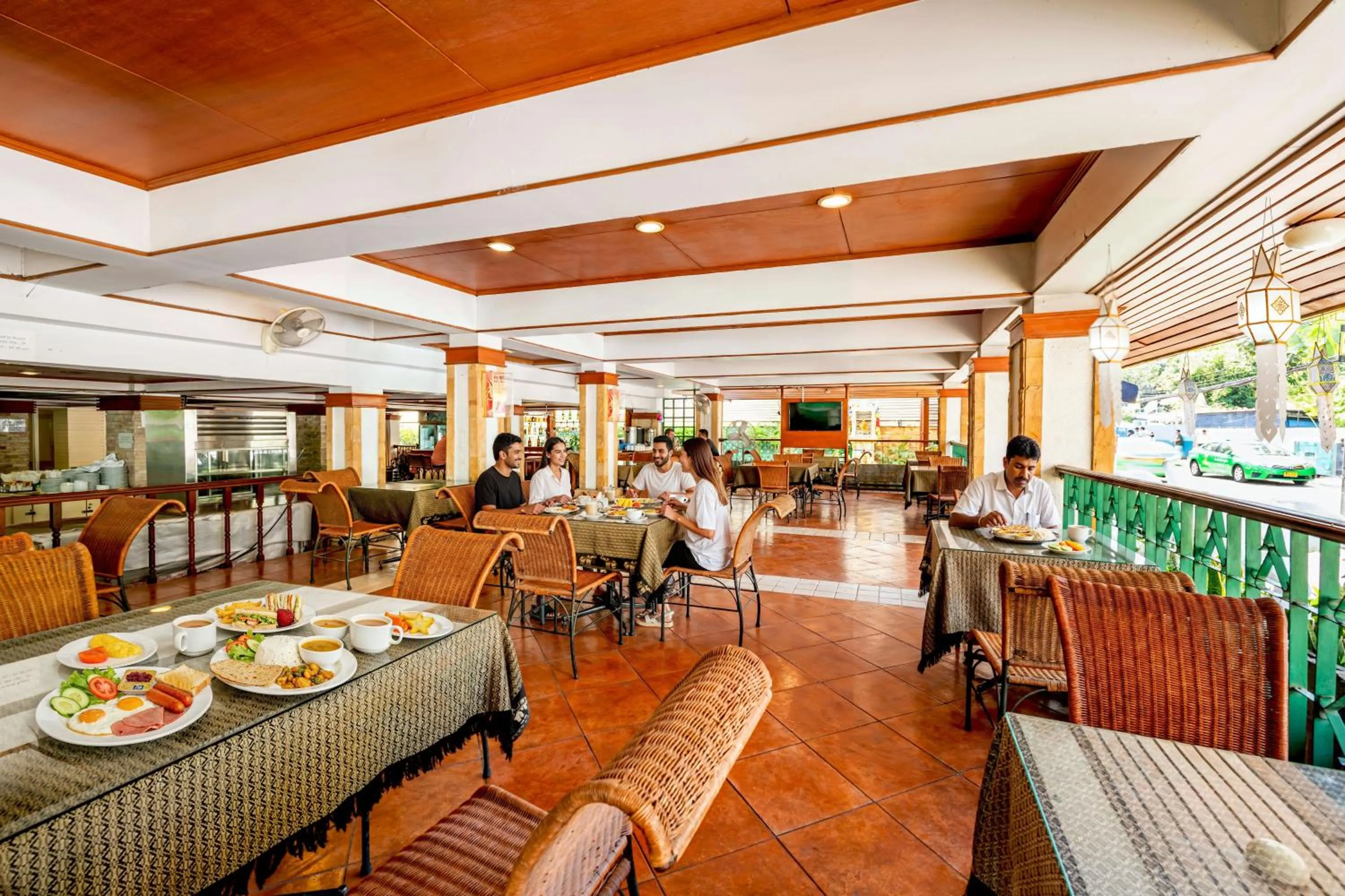 Restaurant/places to eat in Royal Ivory Sukhumvit Nana