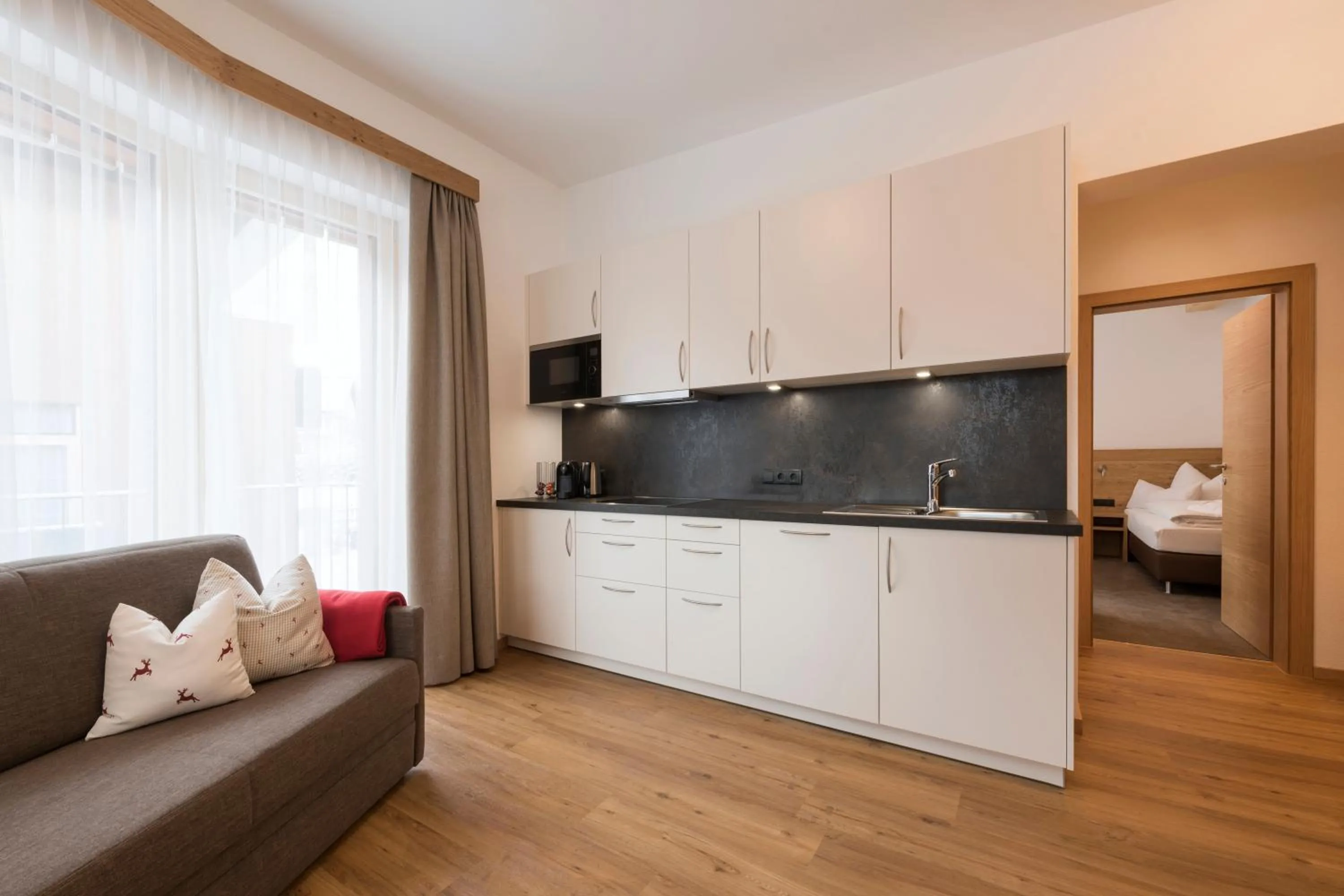 Kitchen or kitchenette, Bed in Anthony's Peaks & Pillows