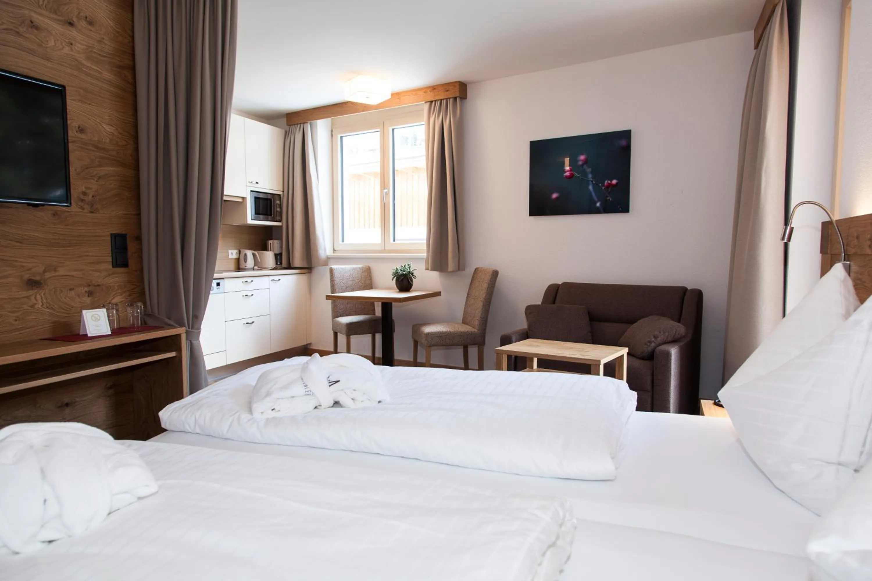 Bed in Anthony's Peaks & Pillows