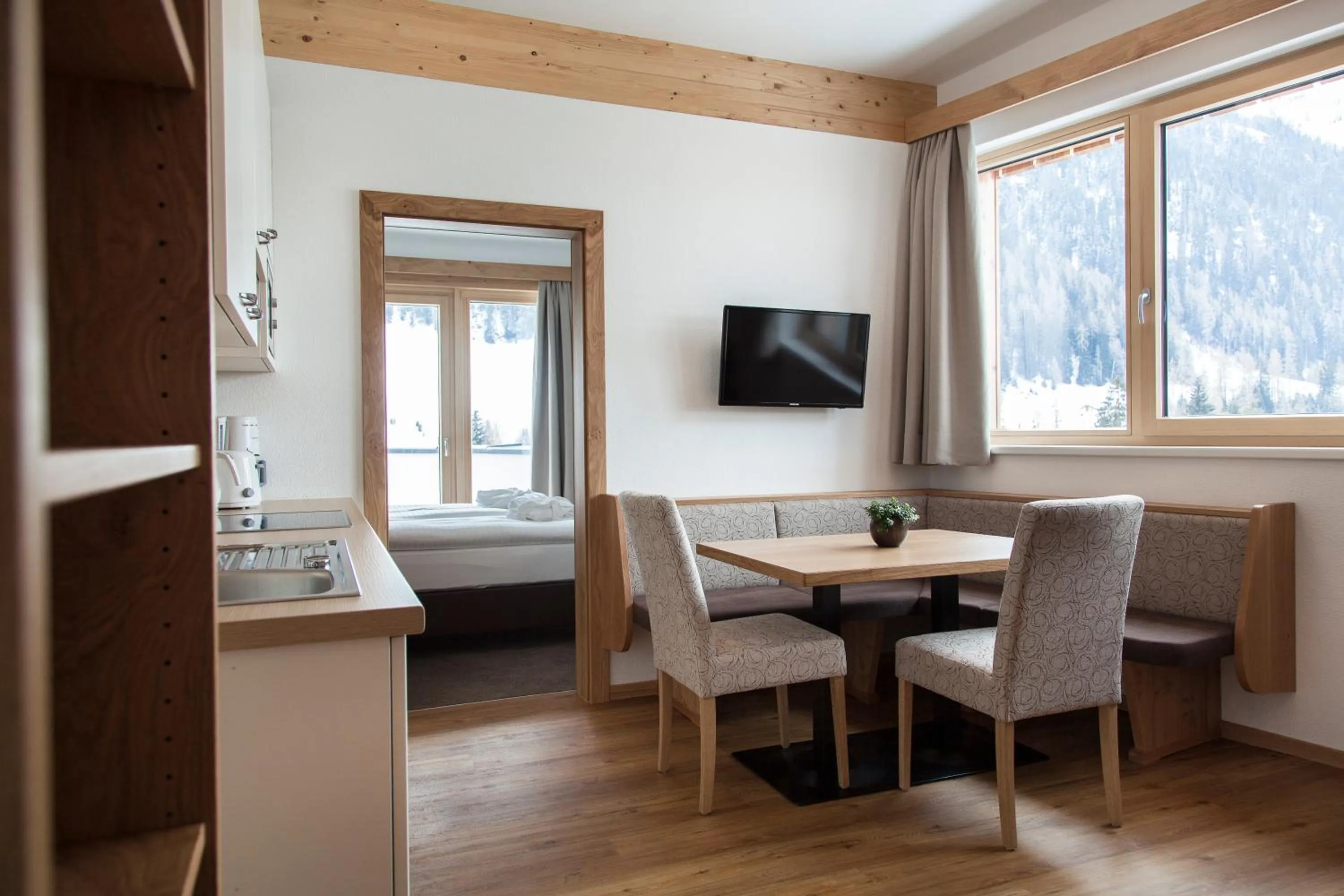 TV and multimedia in Anthony's Peaks & Pillows