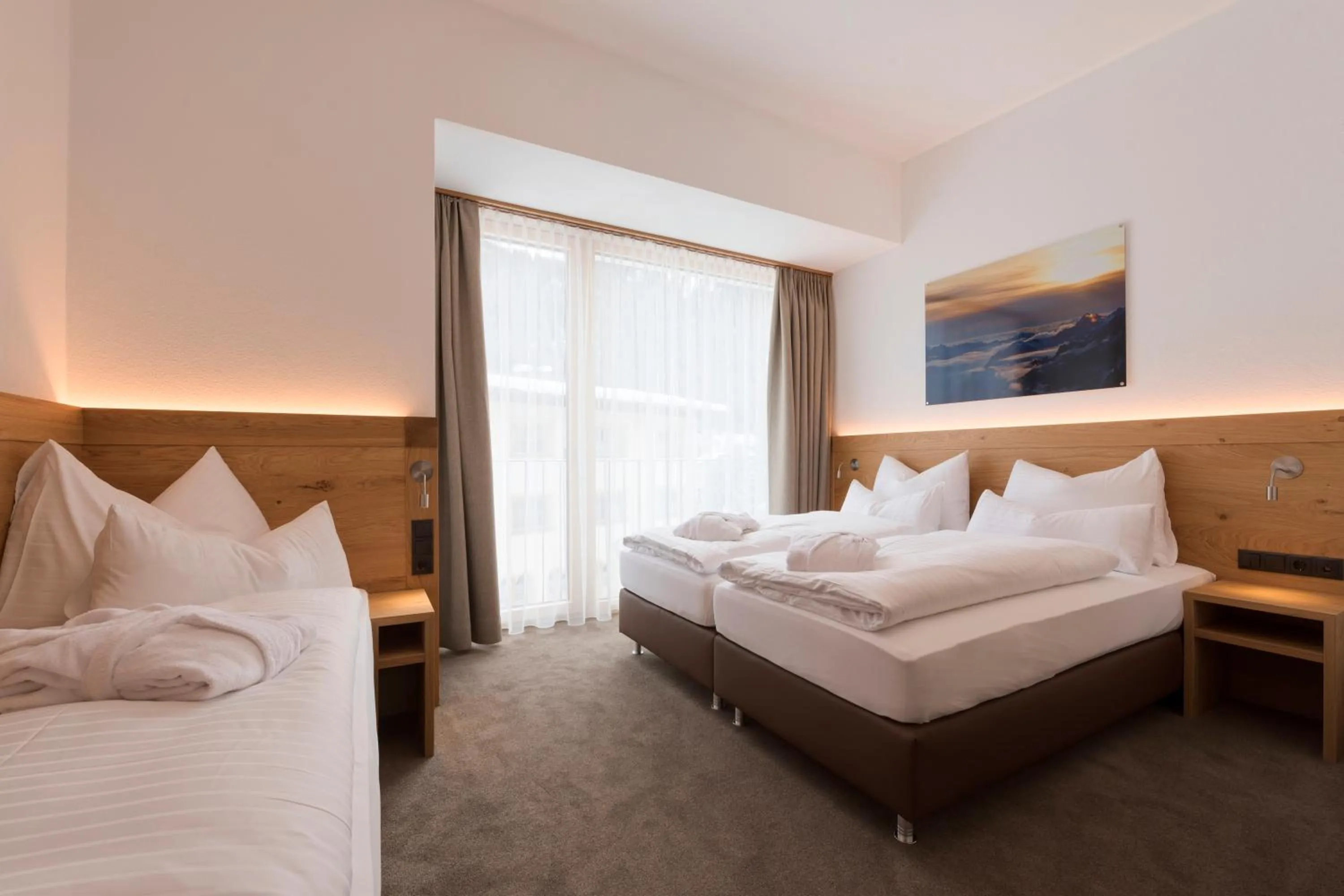 Bedroom, Bed in Anthony's Peaks & Pillows