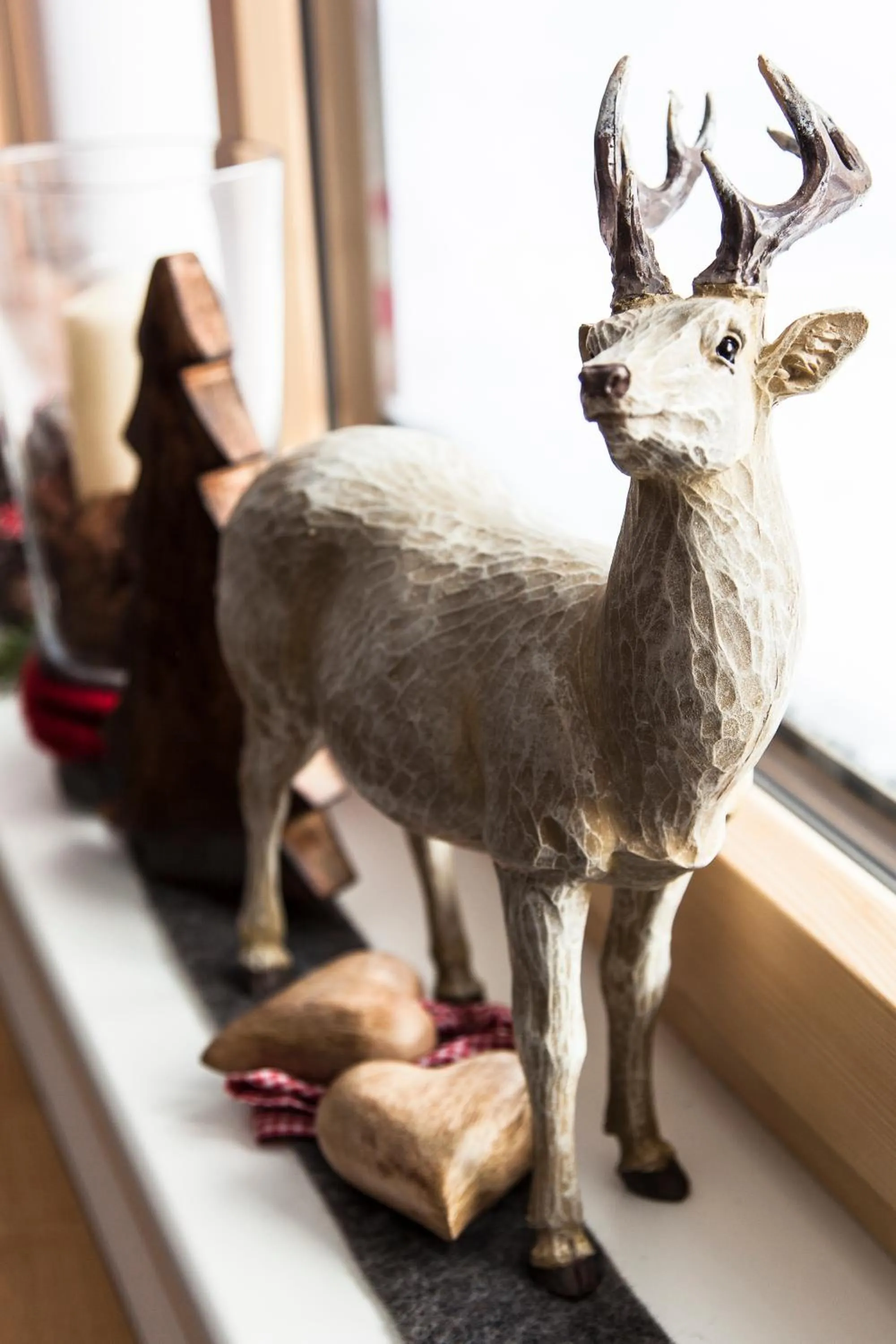 Decorative detail in Anthony's Peaks & Pillows