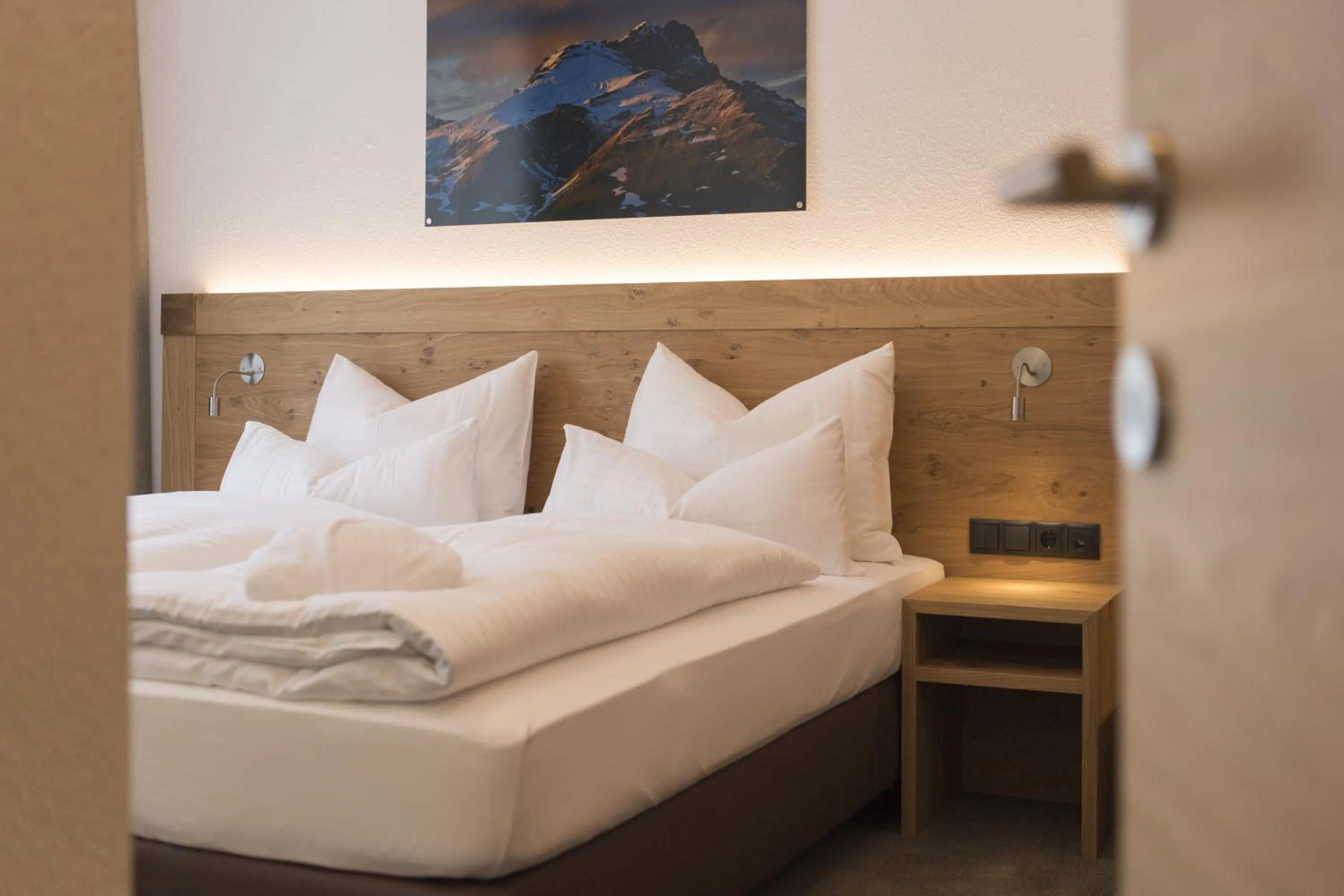 Bed in Anthony's Peaks & Pillows