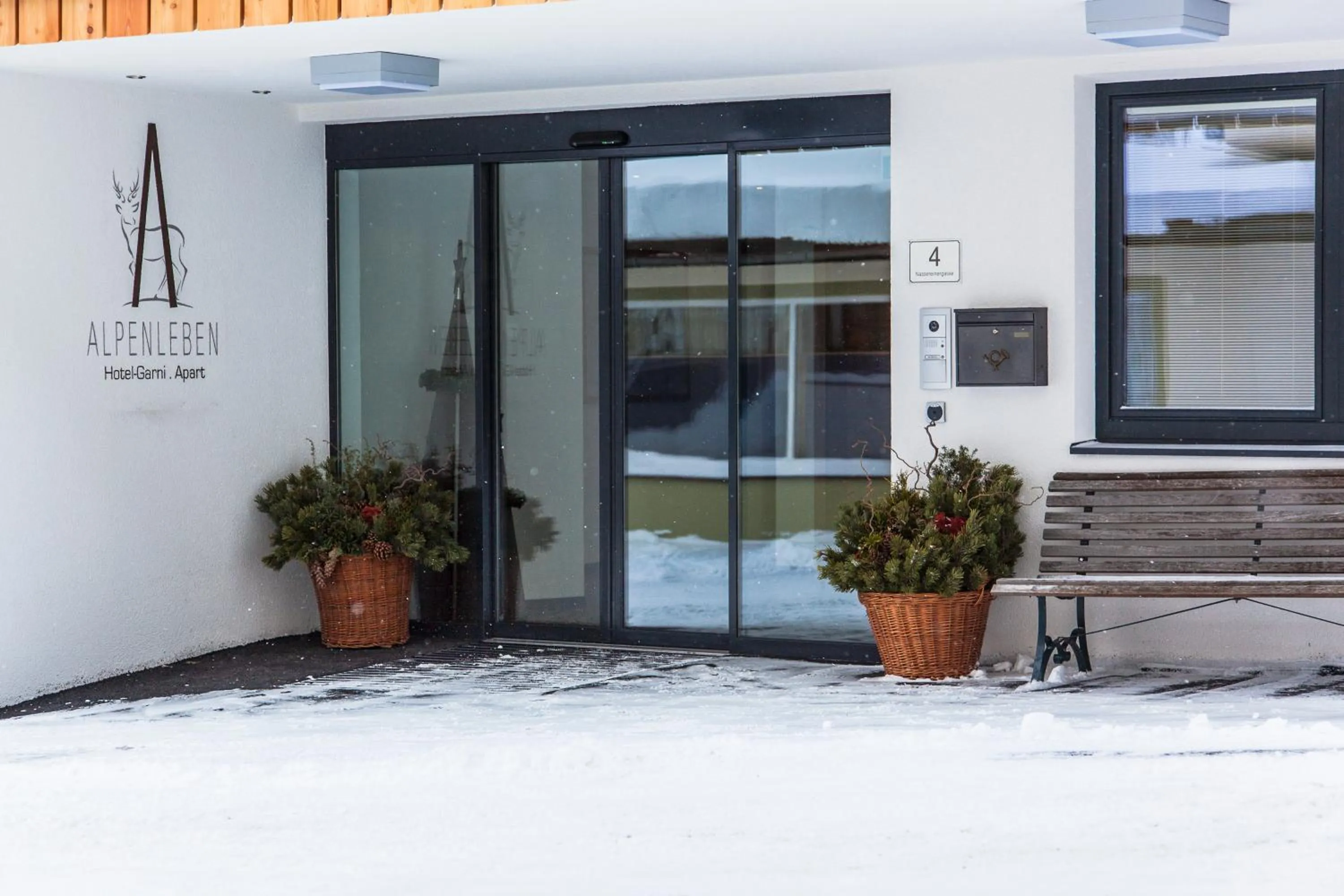 Facade/entrance in Anthony's Peaks & Pillows