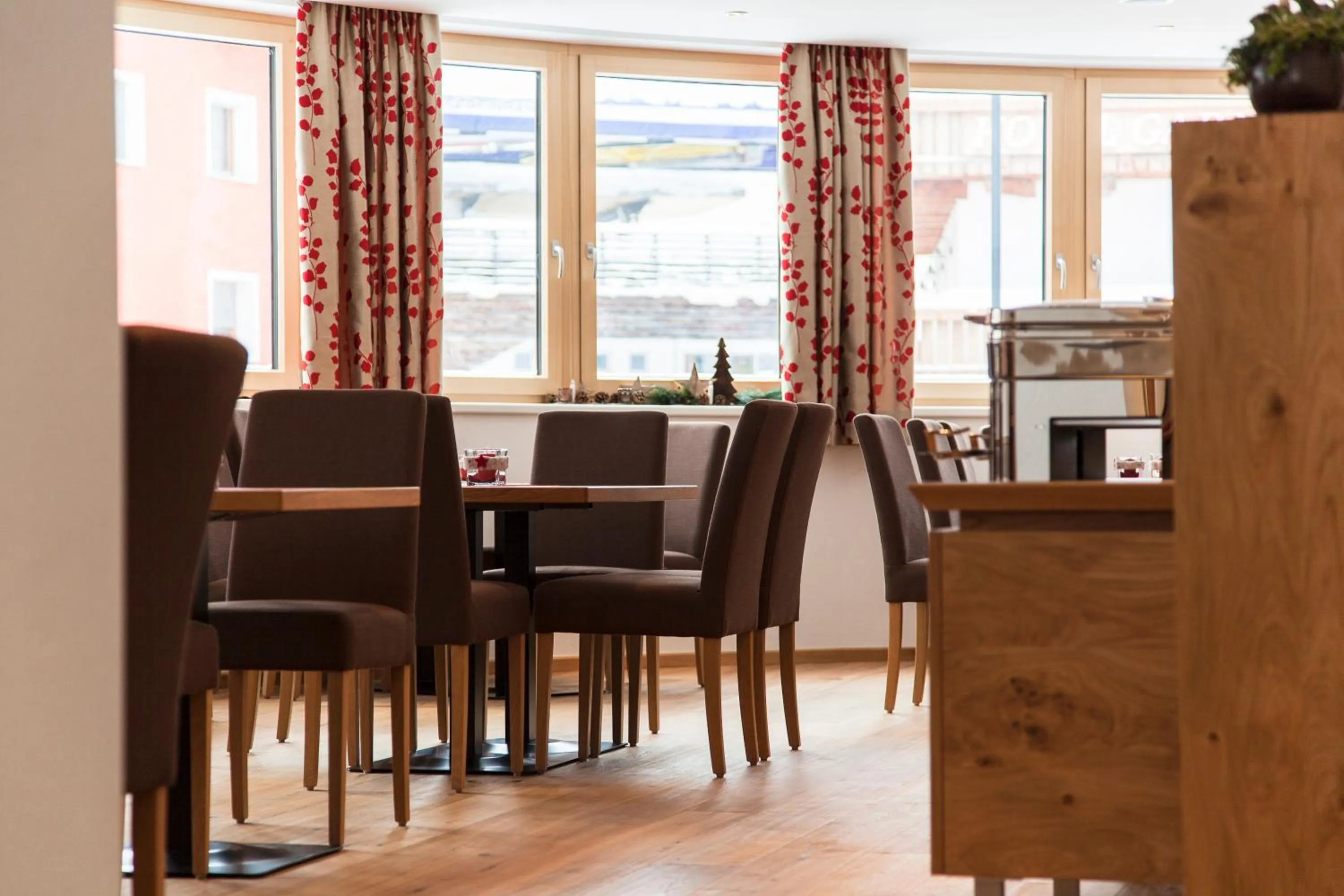 Restaurant/places to eat in Anthony's Peaks & Pillows