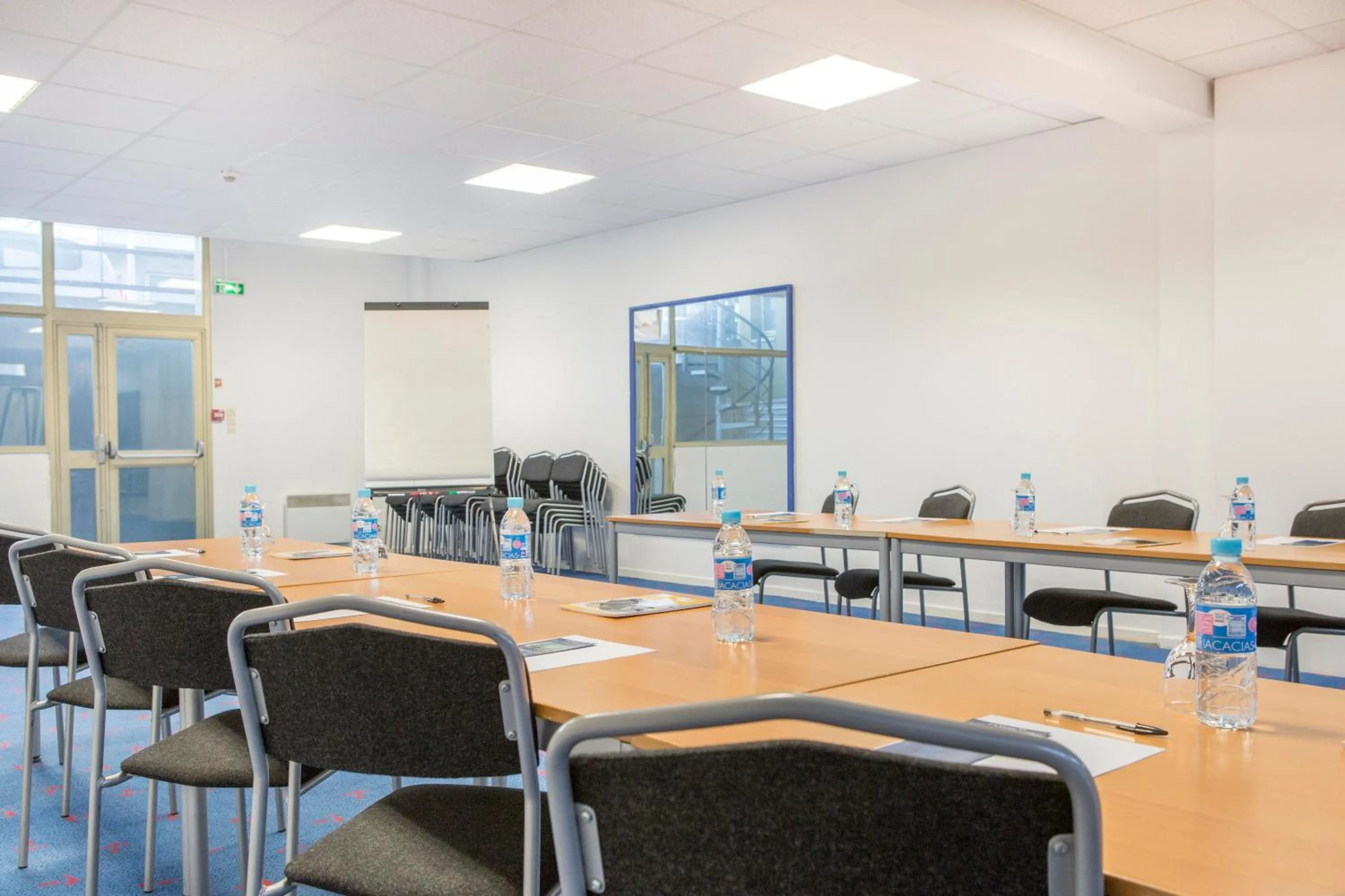Meeting/conference room in Hôtel Les Gens De Mer Dunkerque by Popinns