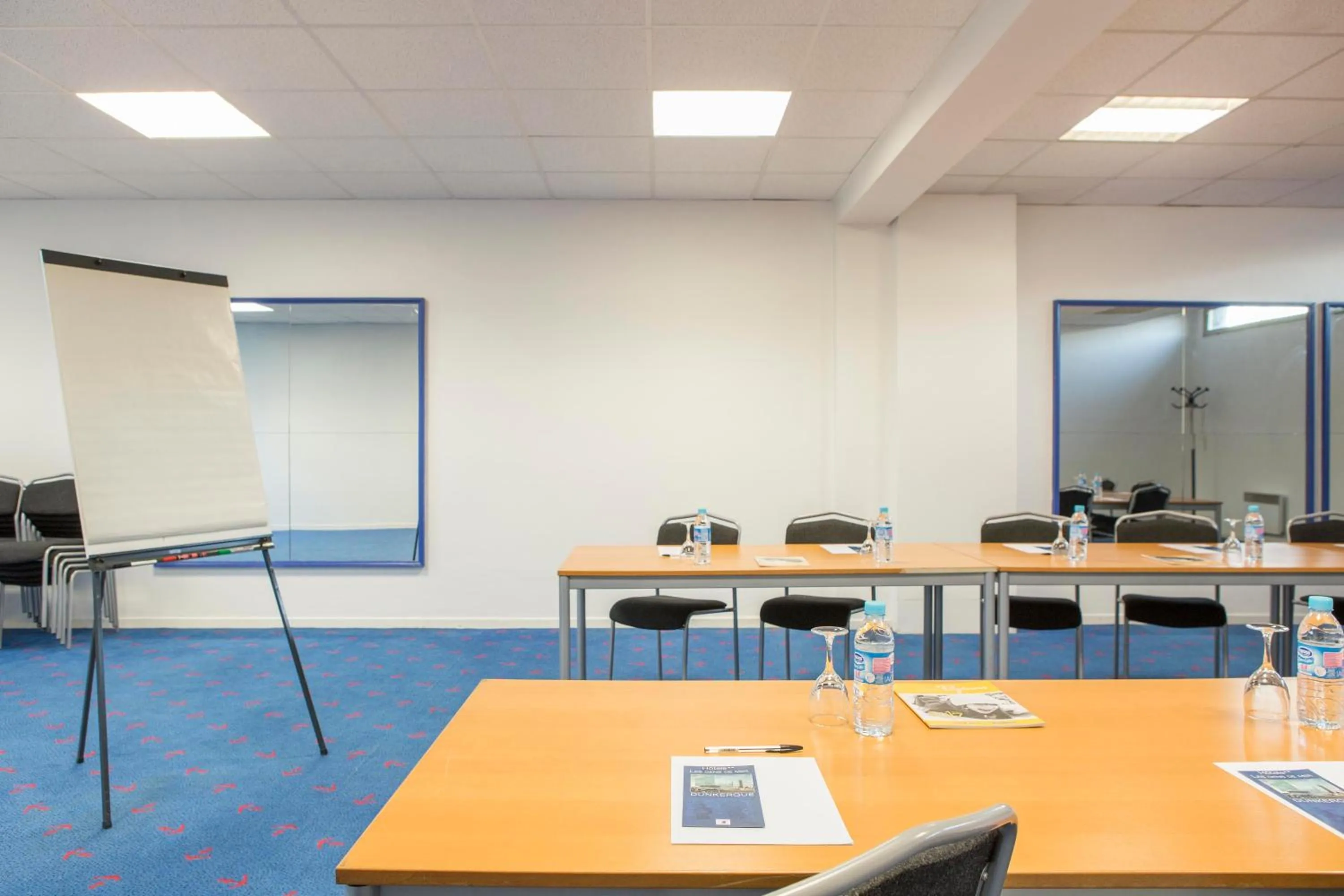 Meeting/conference room in Hôtel Les Gens De Mer Dunkerque by Popinns