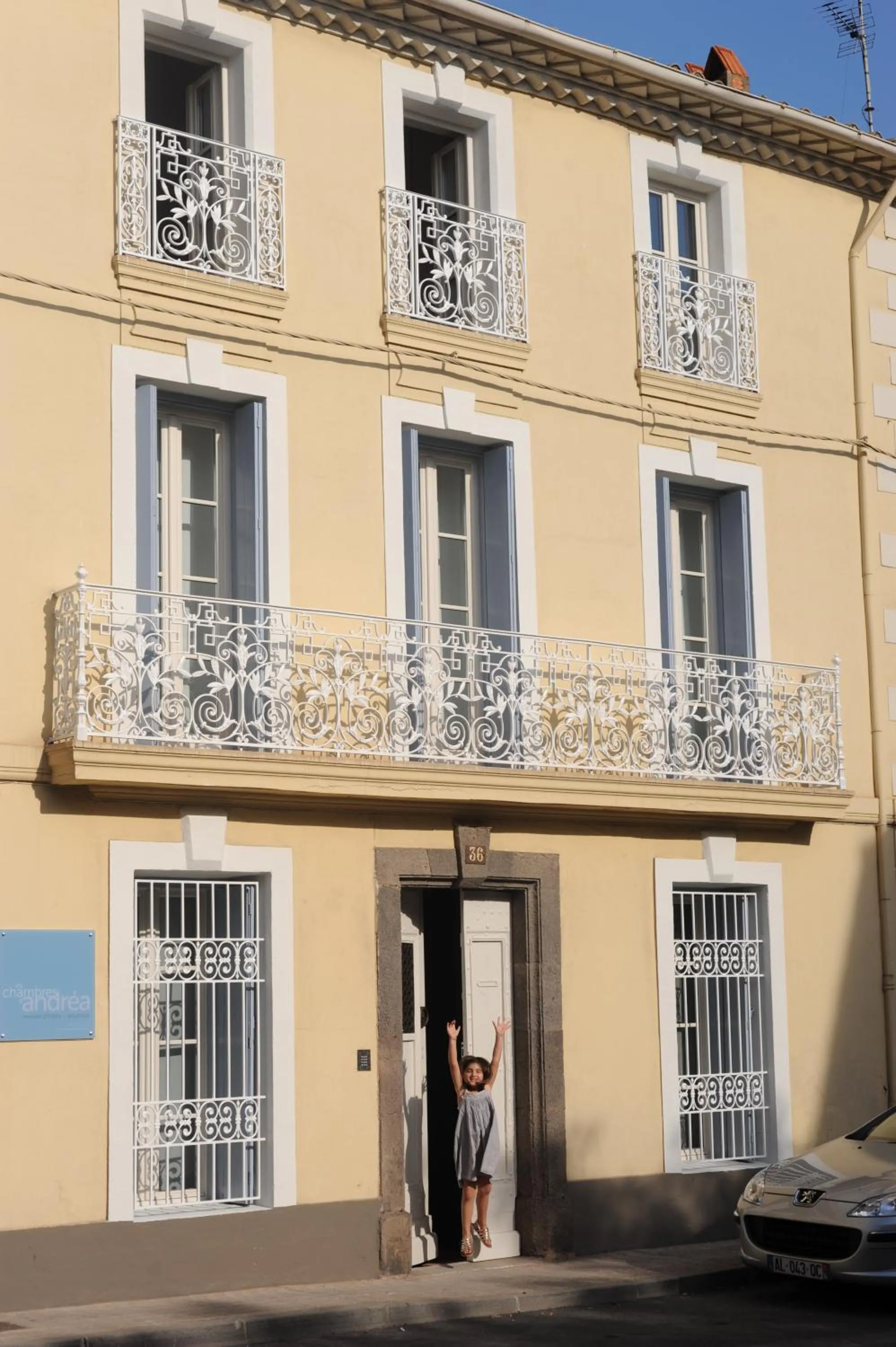 Facade/entrance in Les Chambres d'Andrea