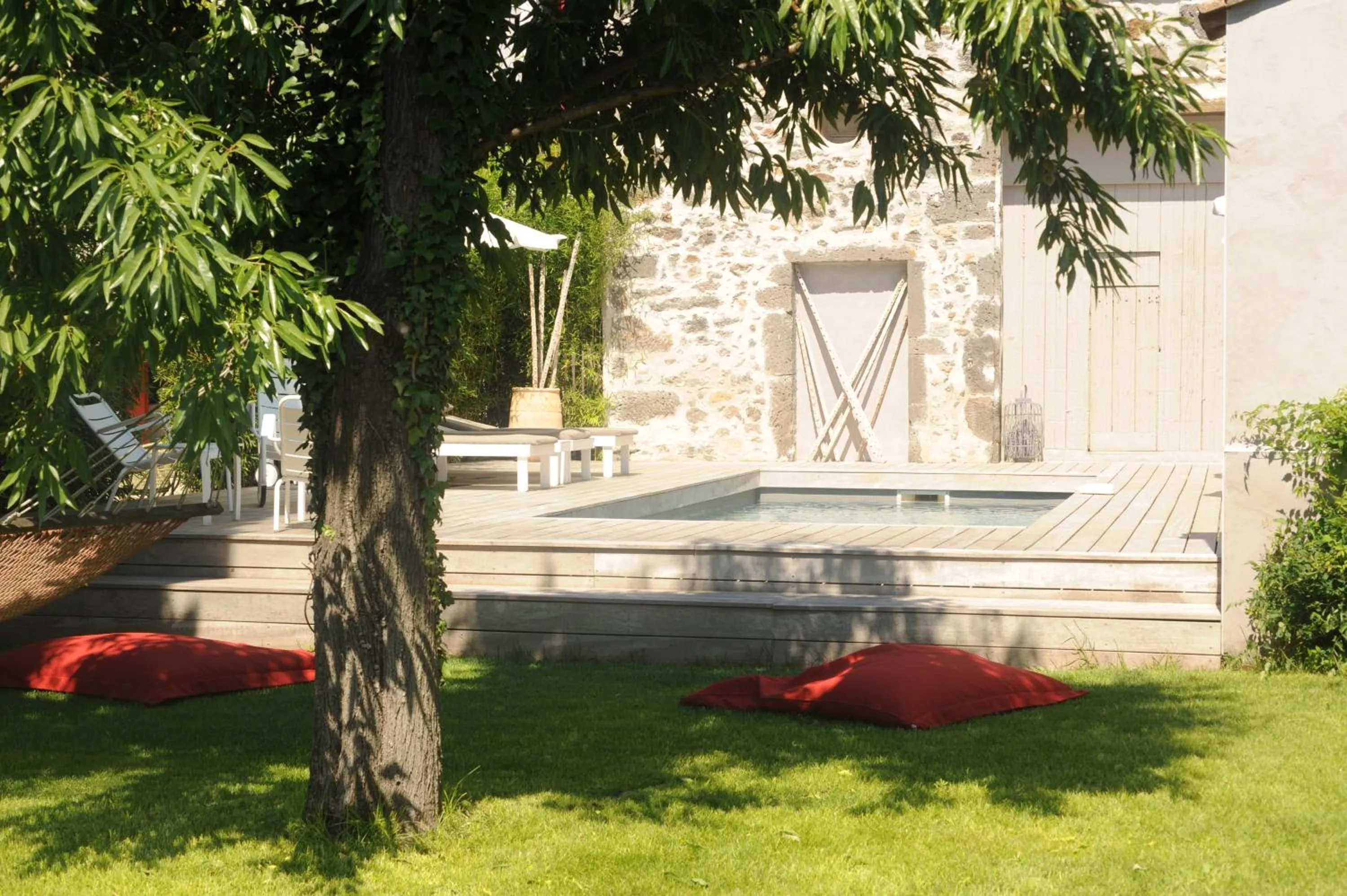 Pool view in Les Chambres d'Andrea