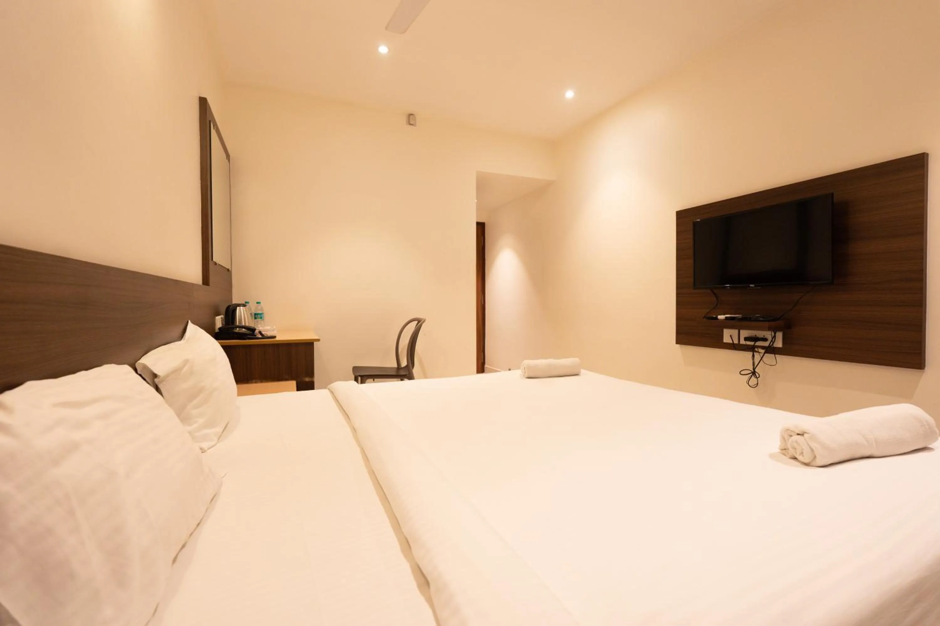 Bed in Hotel Karuna Residency