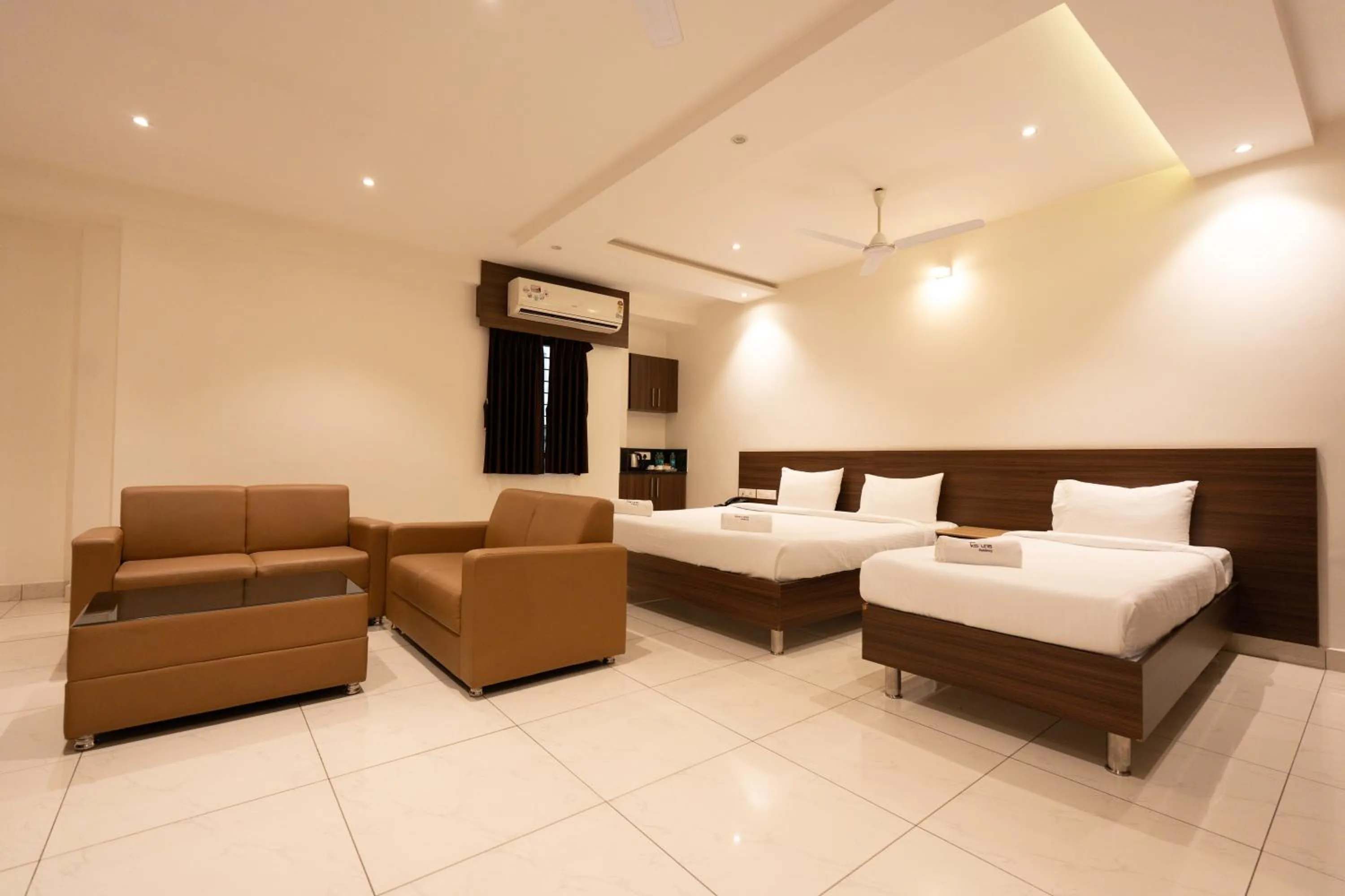 Living room, Bed in Hotel Karuna Residency