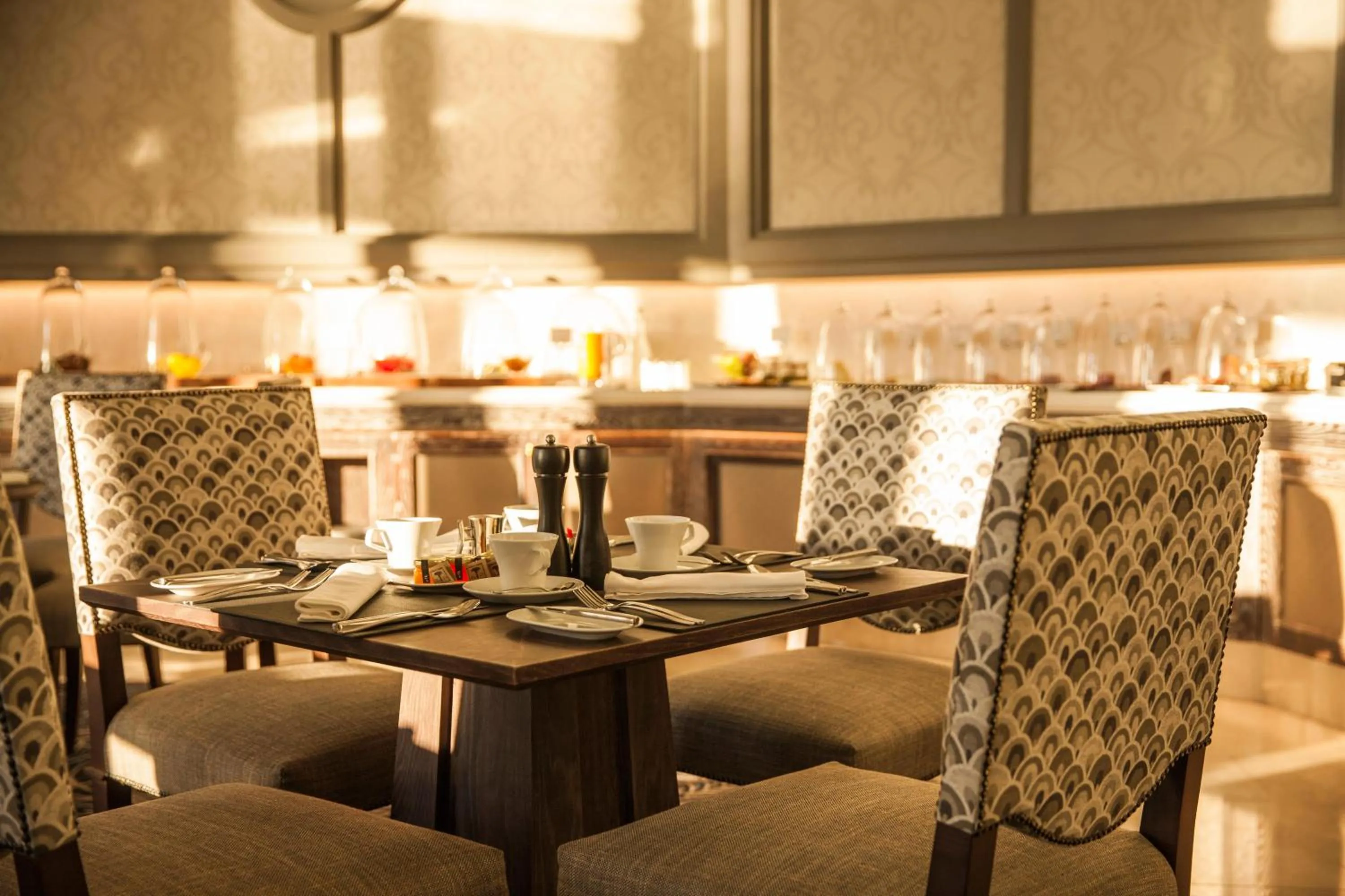 Restaurant/places to eat in Labourdonnais Waterfront Hotel