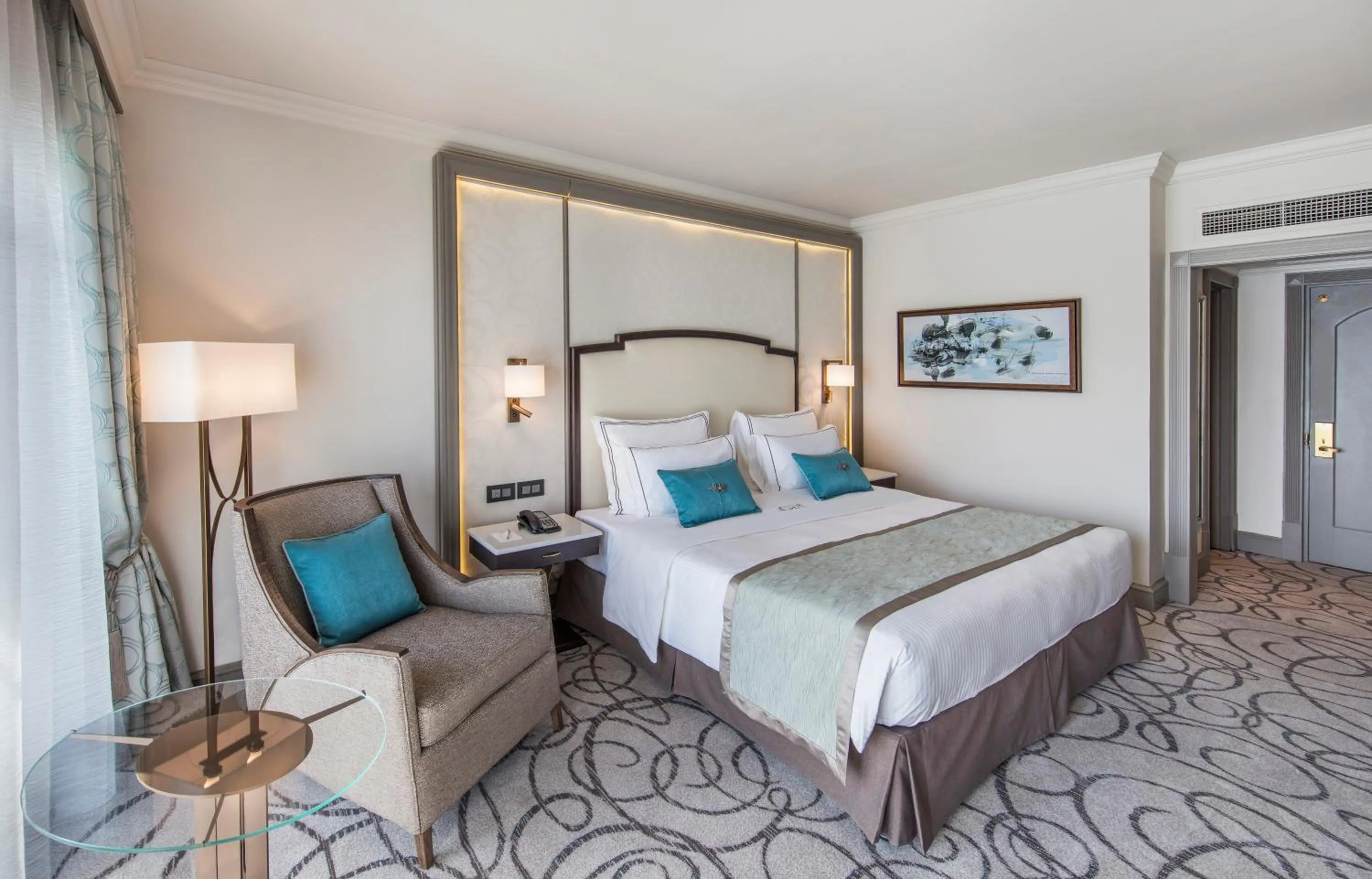 Bed in Labourdonnais Waterfront Hotel