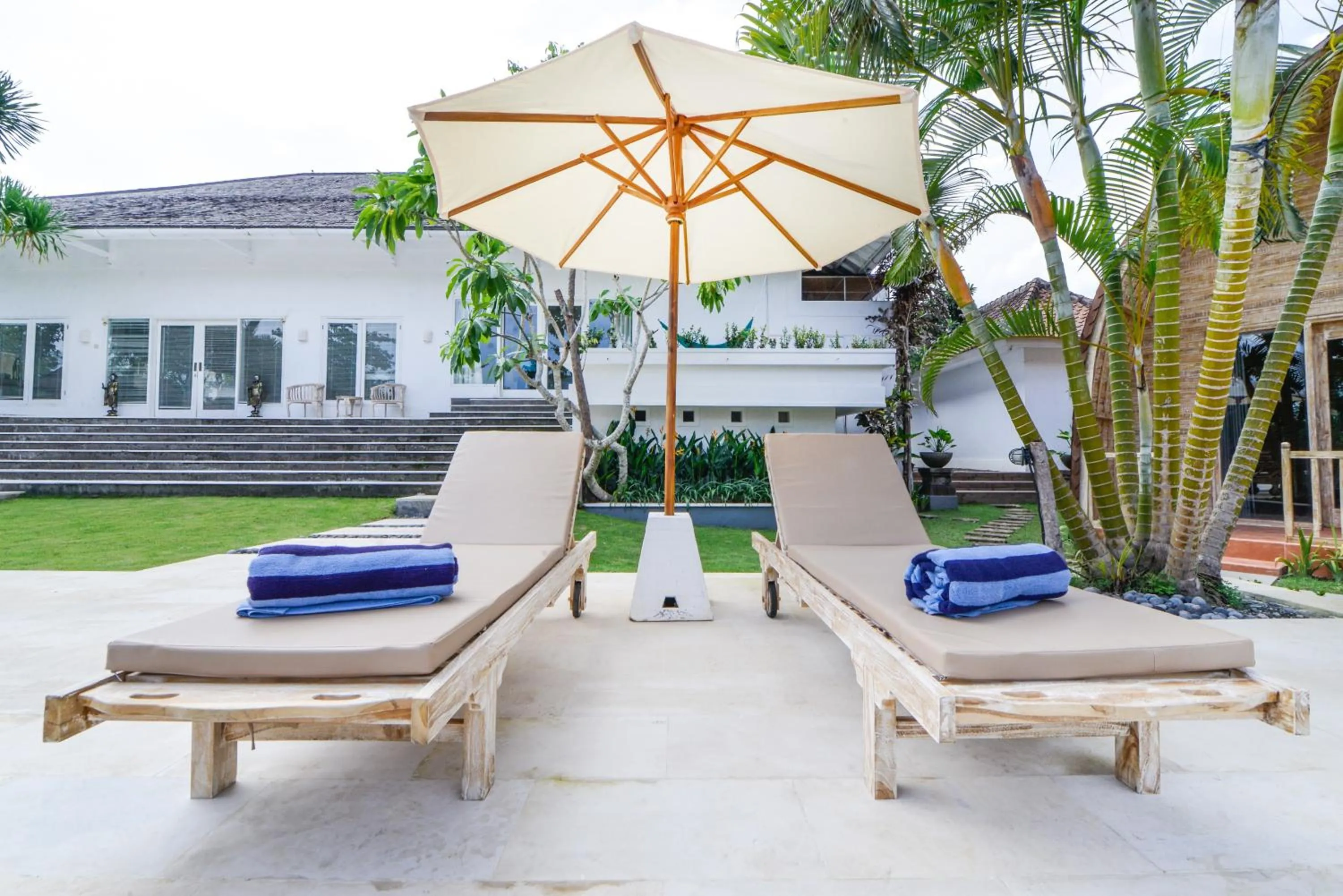 Swimming pool in Villa Del Mar Canggu by Kanaya Hospitality