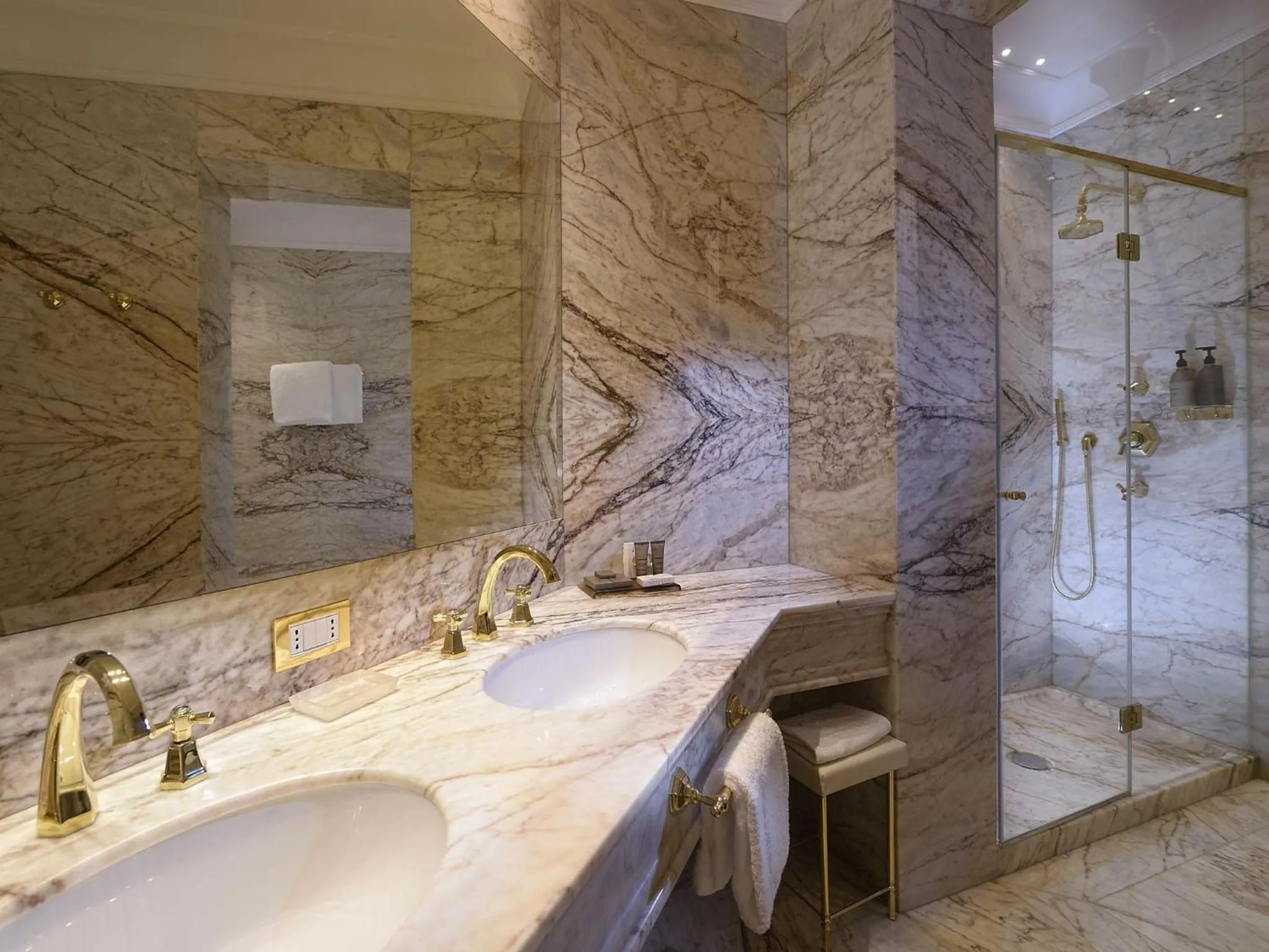 Shower in Hotel Ai Reali - Small Luxury Hotels of the World