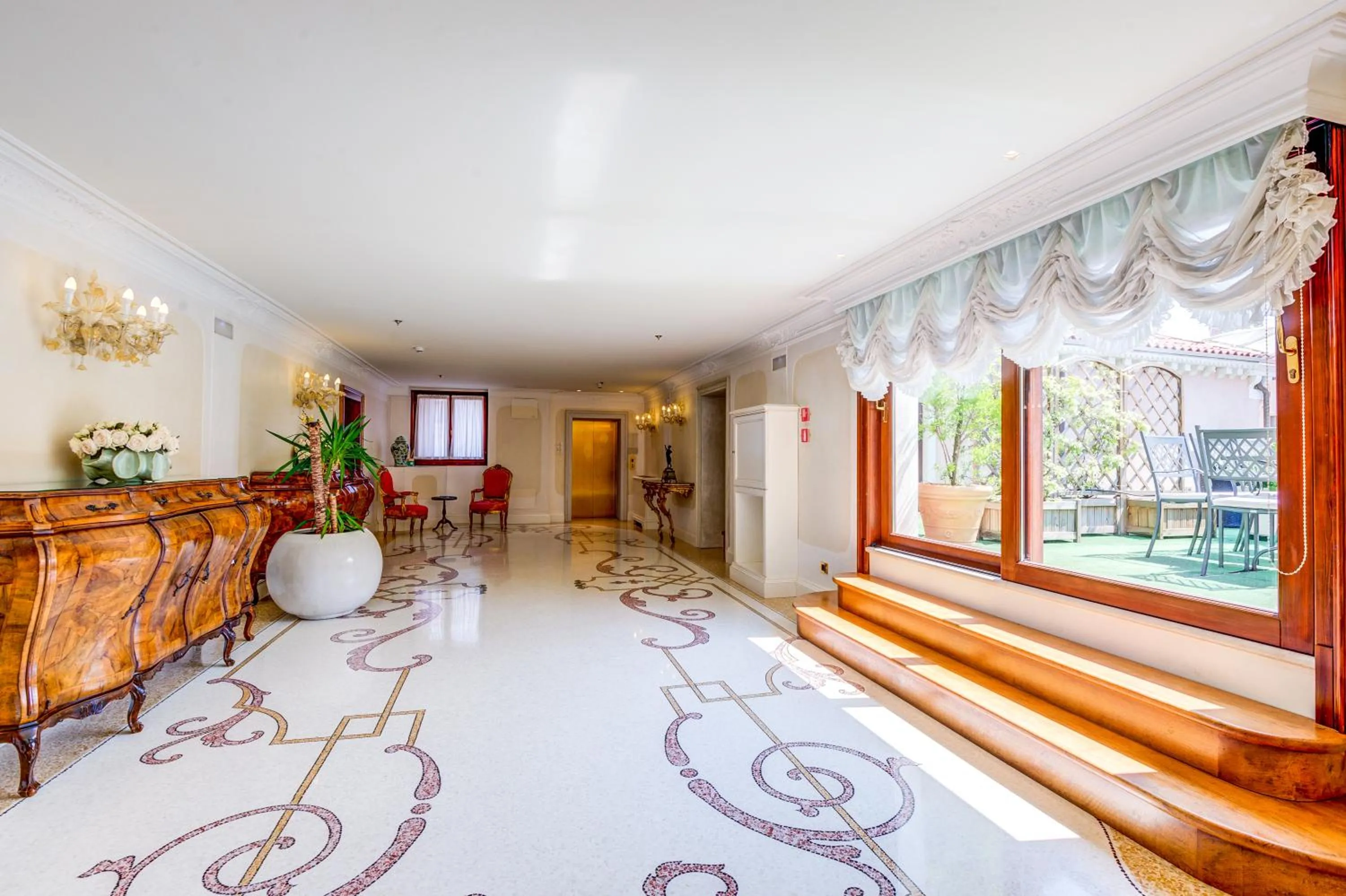 Balcony/Terrace in Hotel Ai Reali - Small Luxury Hotels of the World