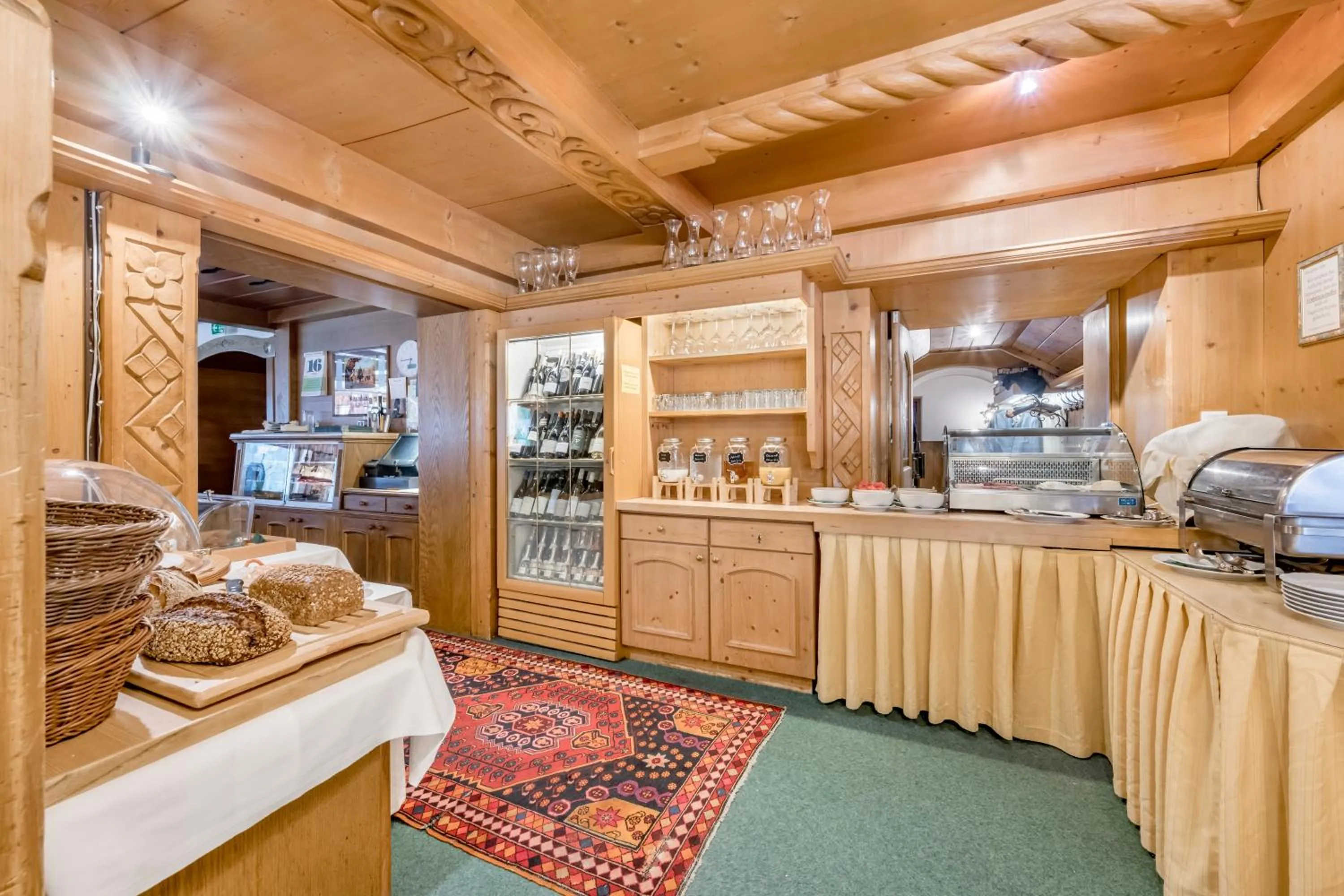 Restaurant/places to eat in Hotel Almhof